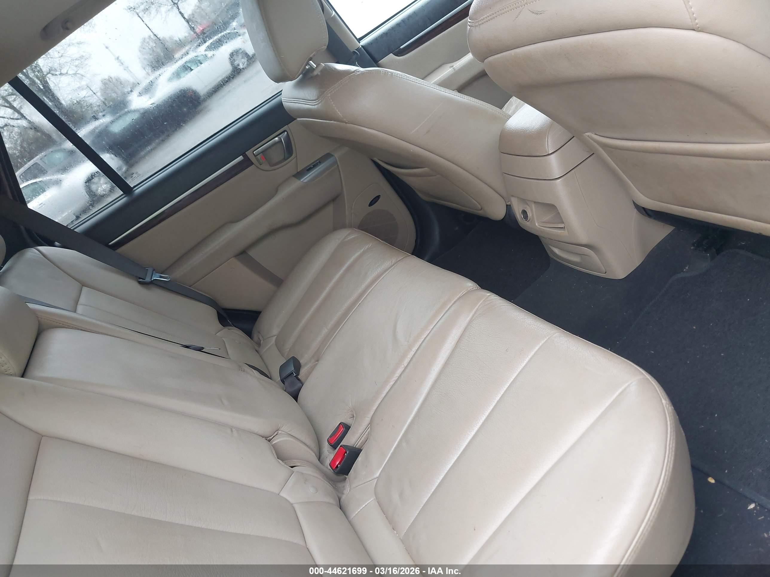 HYUNDAI SANTA image 8