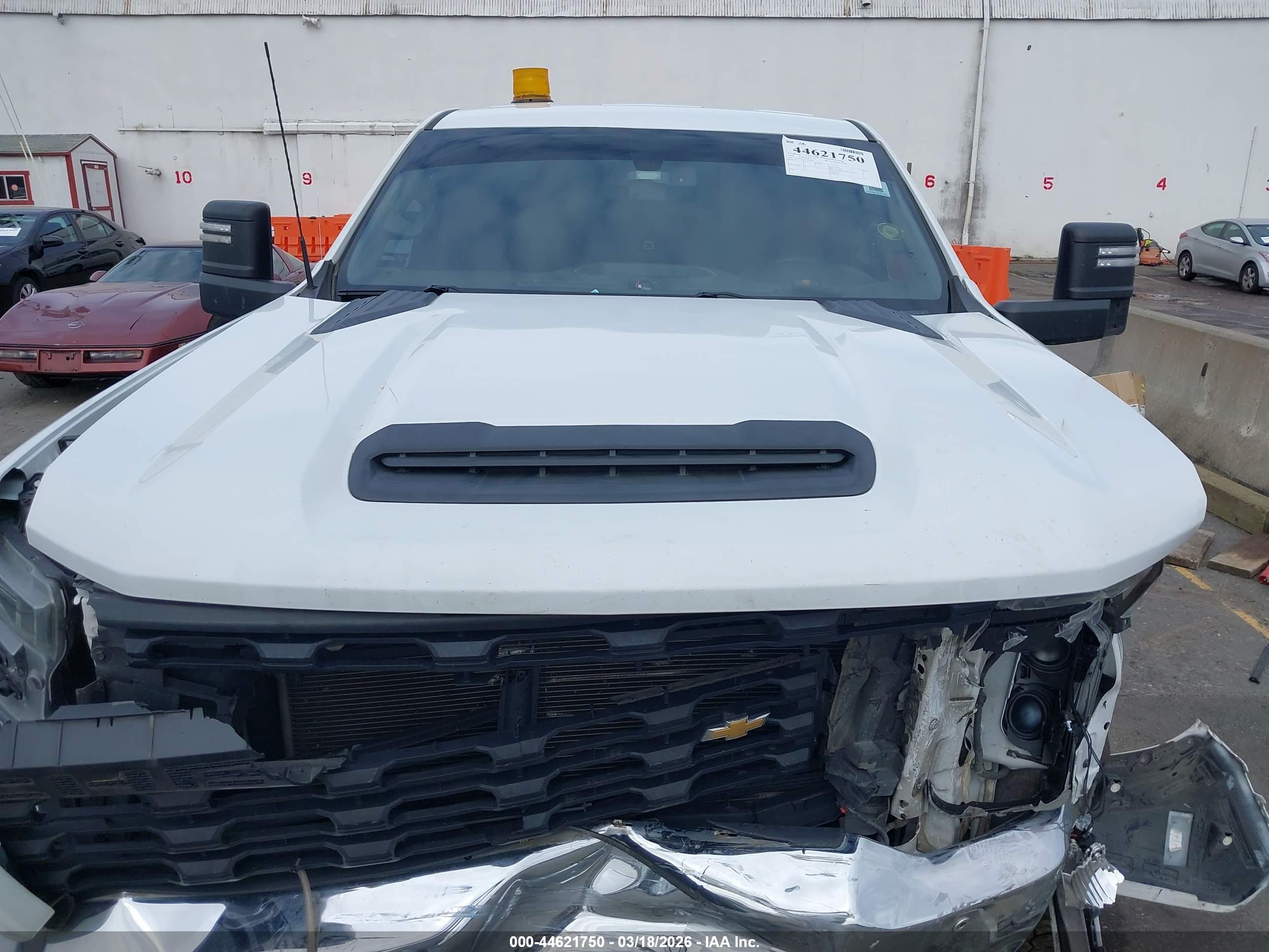 CHEVROLET SILVERADO image 10