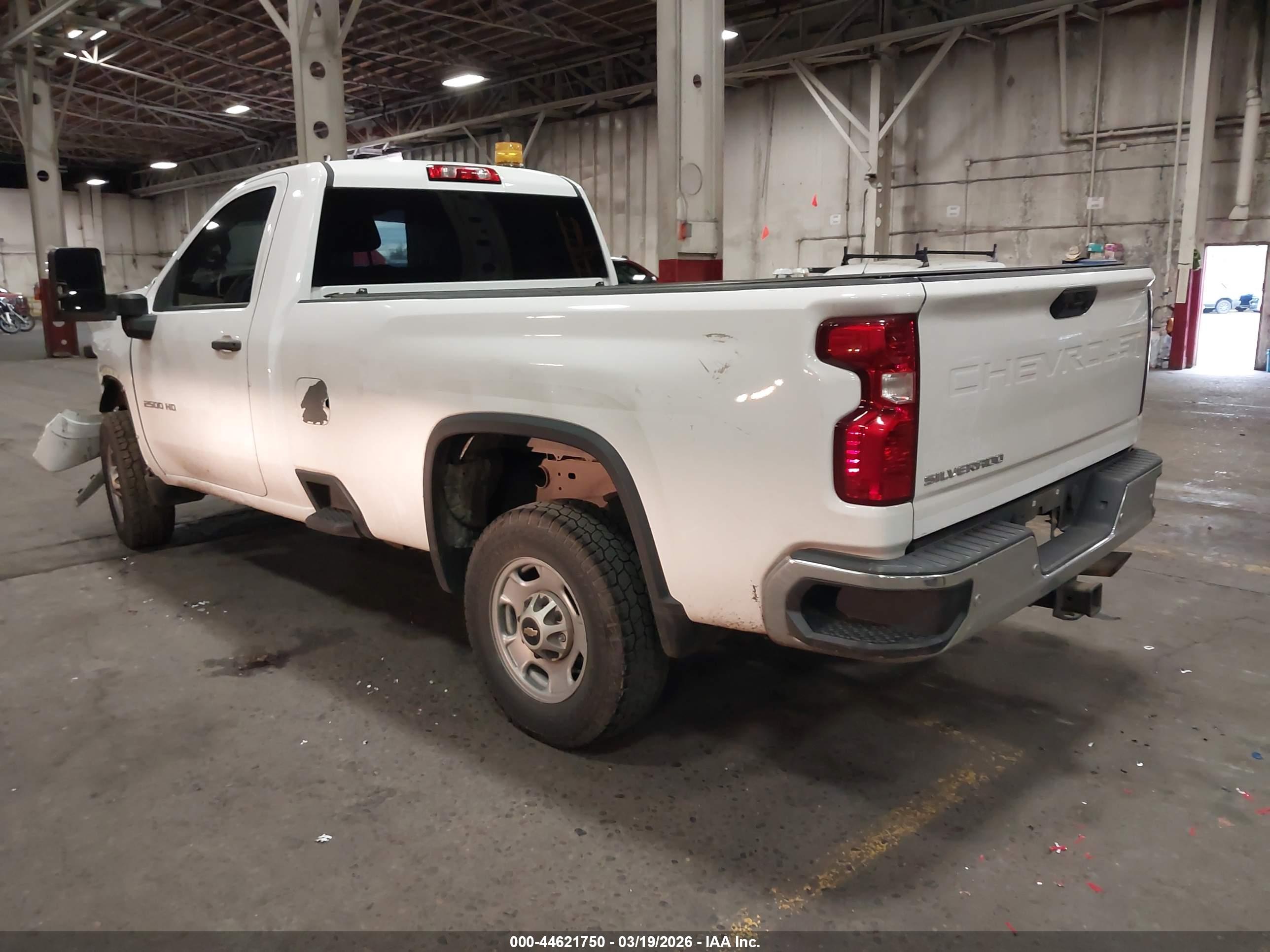 CHEVROLET SILVERADO image 3