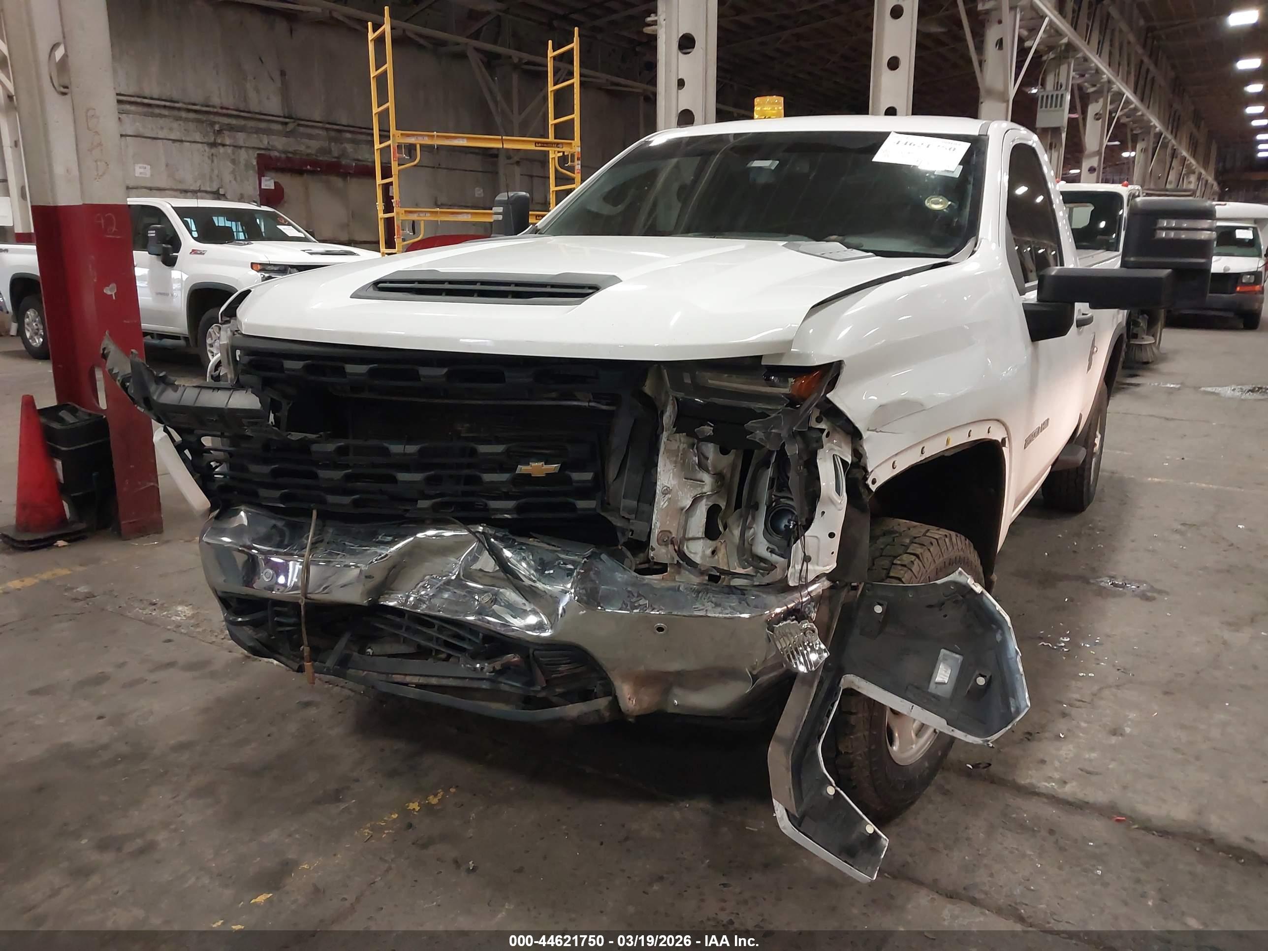CHEVROLET SILVERADO image 6