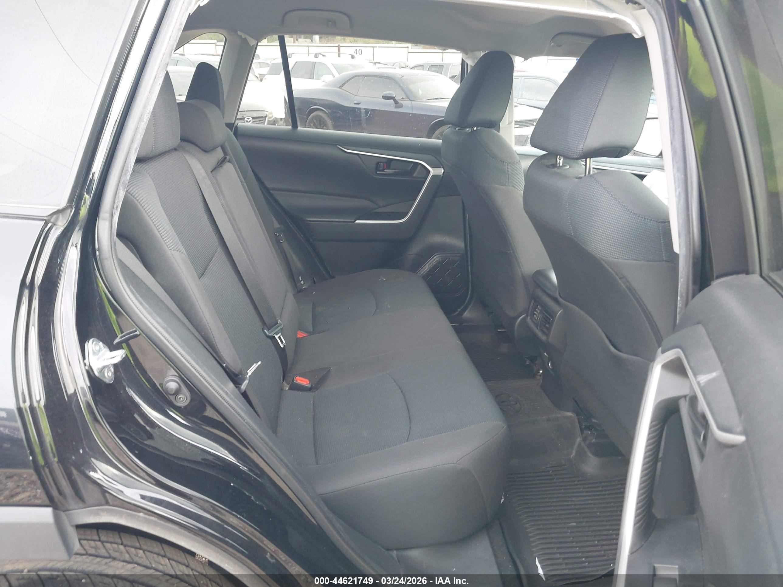 TOYOTA RAV4 image 8