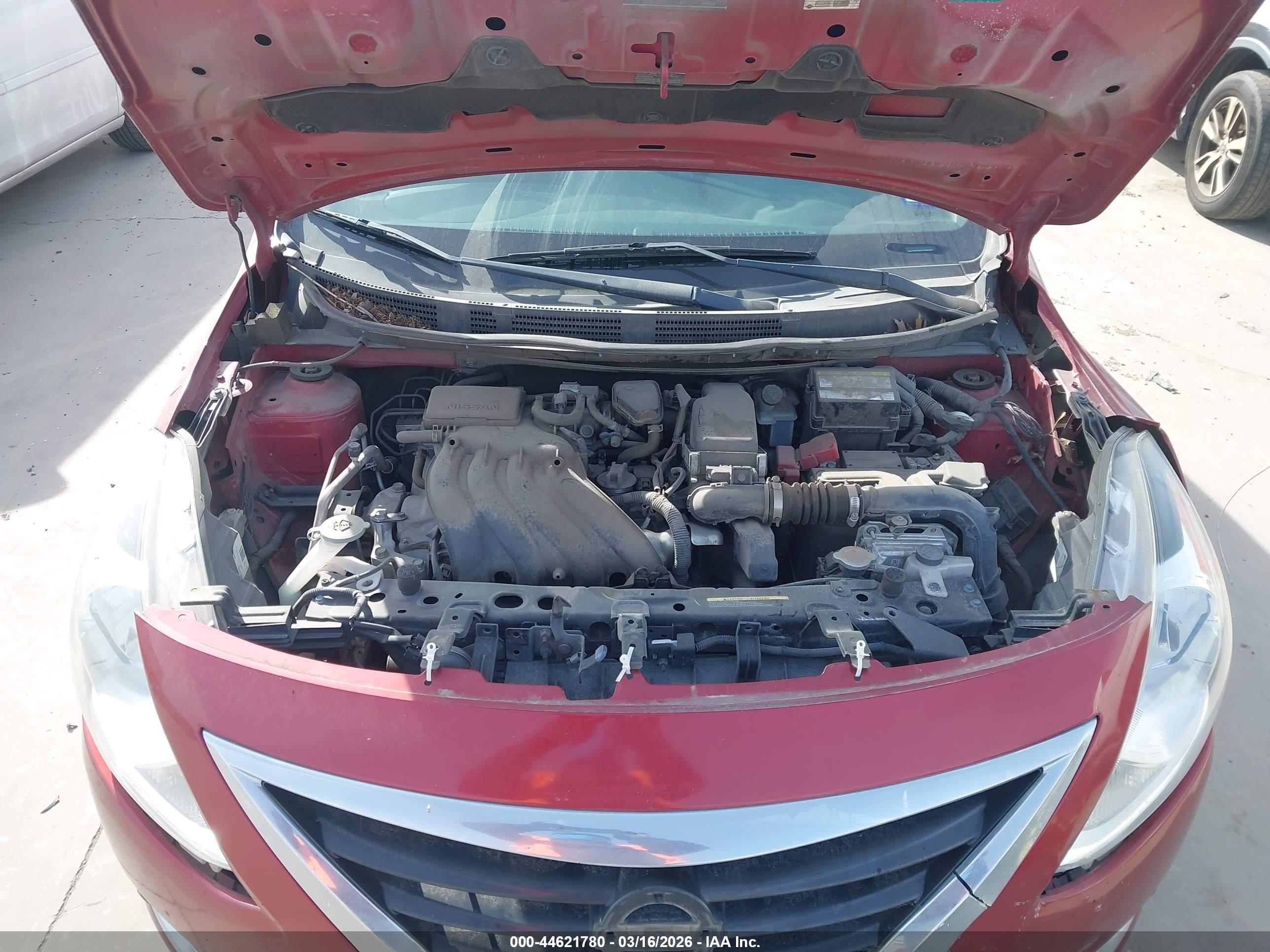 NISSAN VERSA image 10