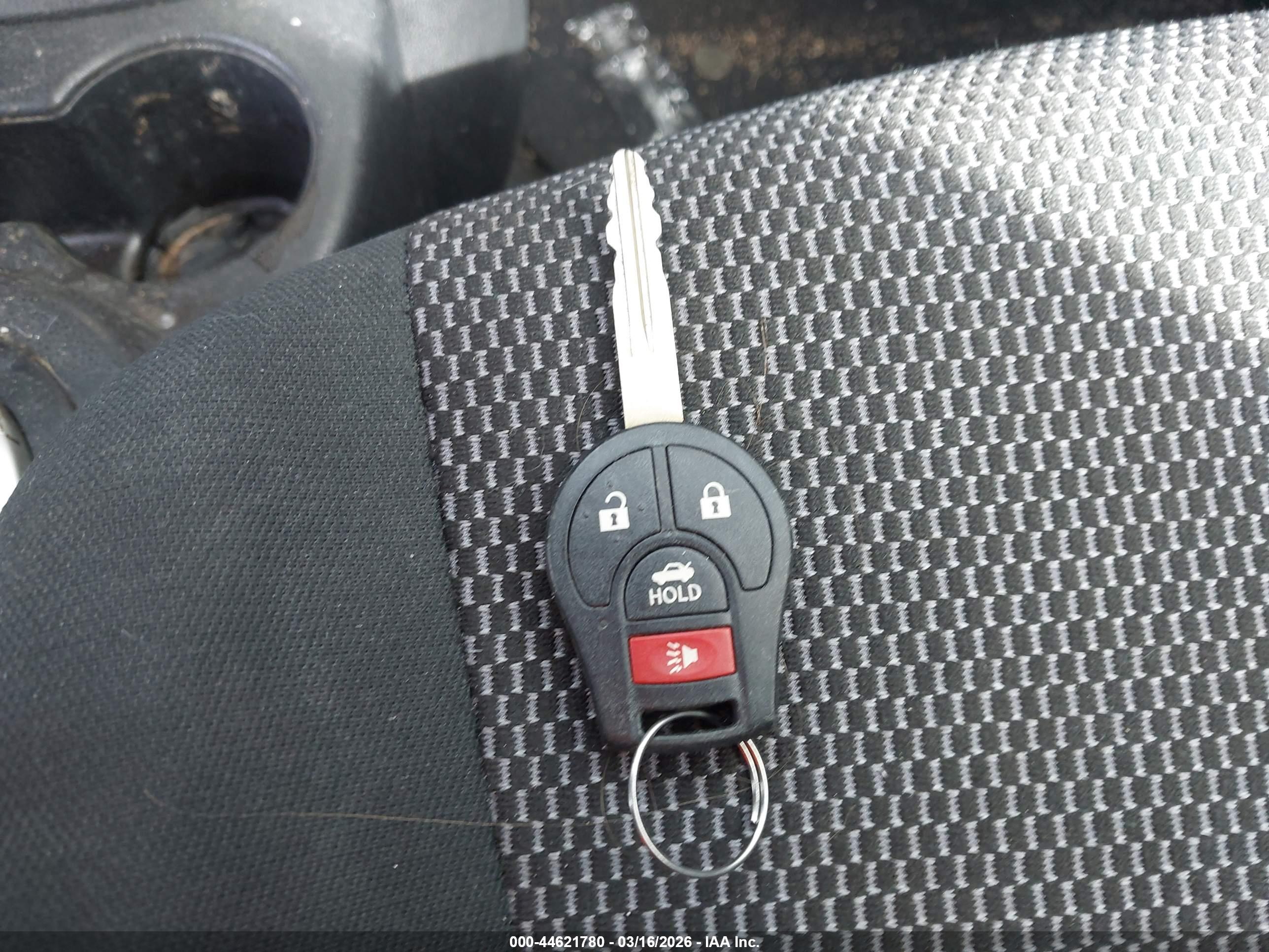 NISSAN VERSA image 11