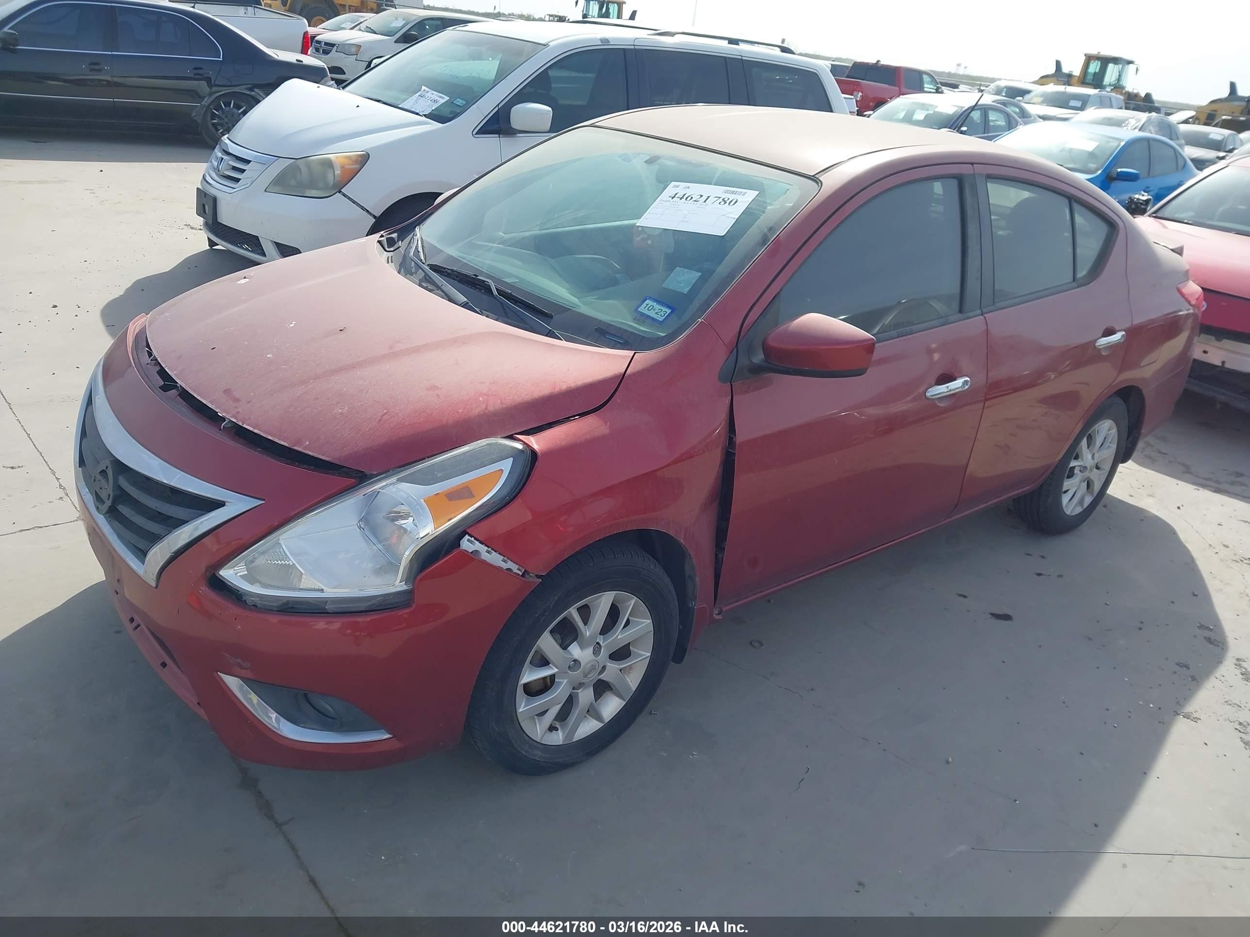 NISSAN VERSA image 2
