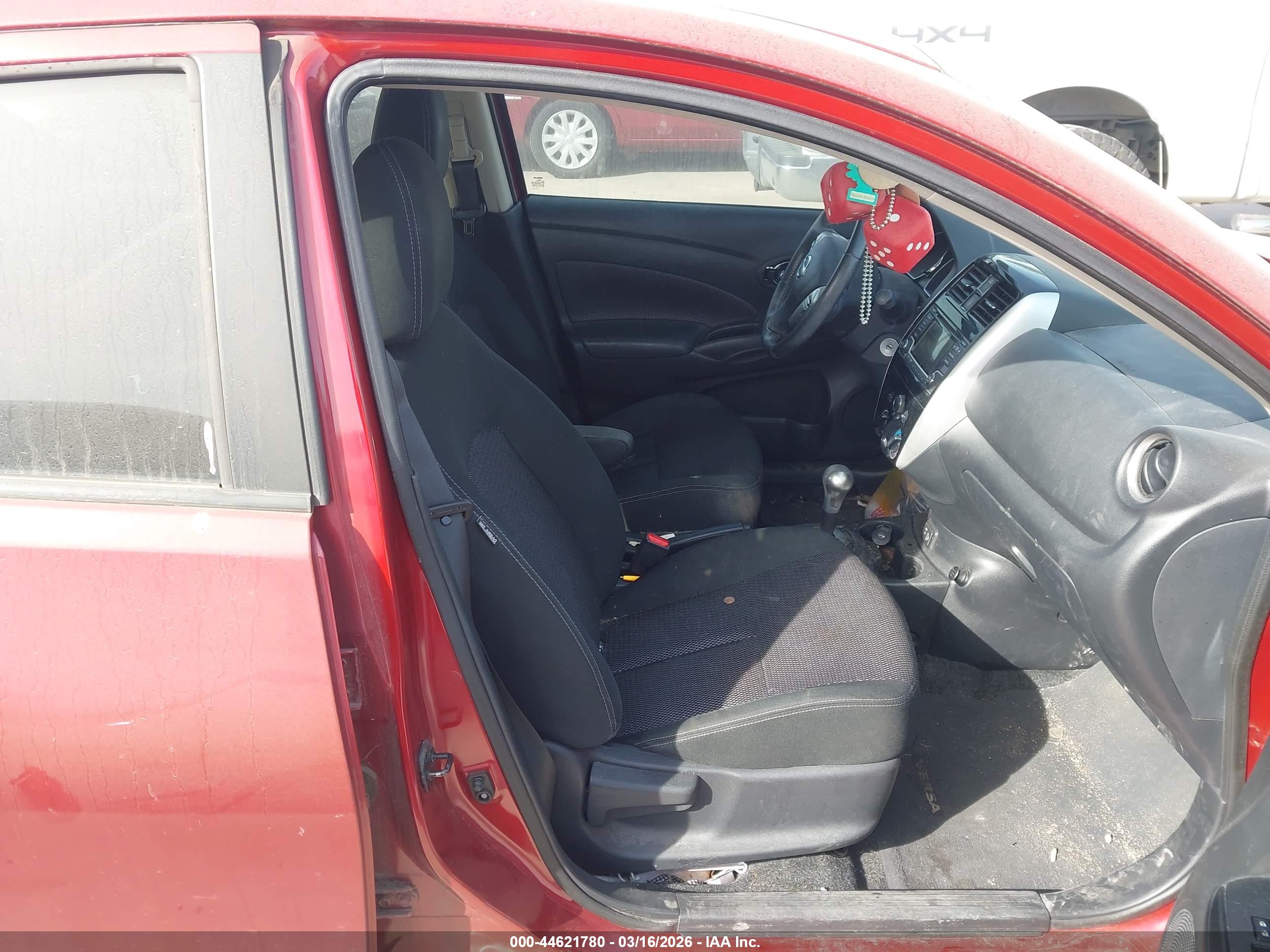 NISSAN VERSA image 5