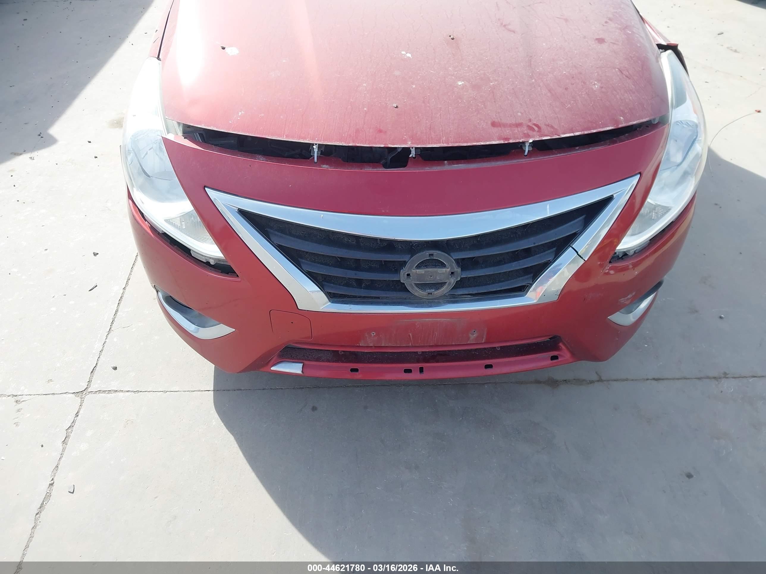 NISSAN VERSA image 6