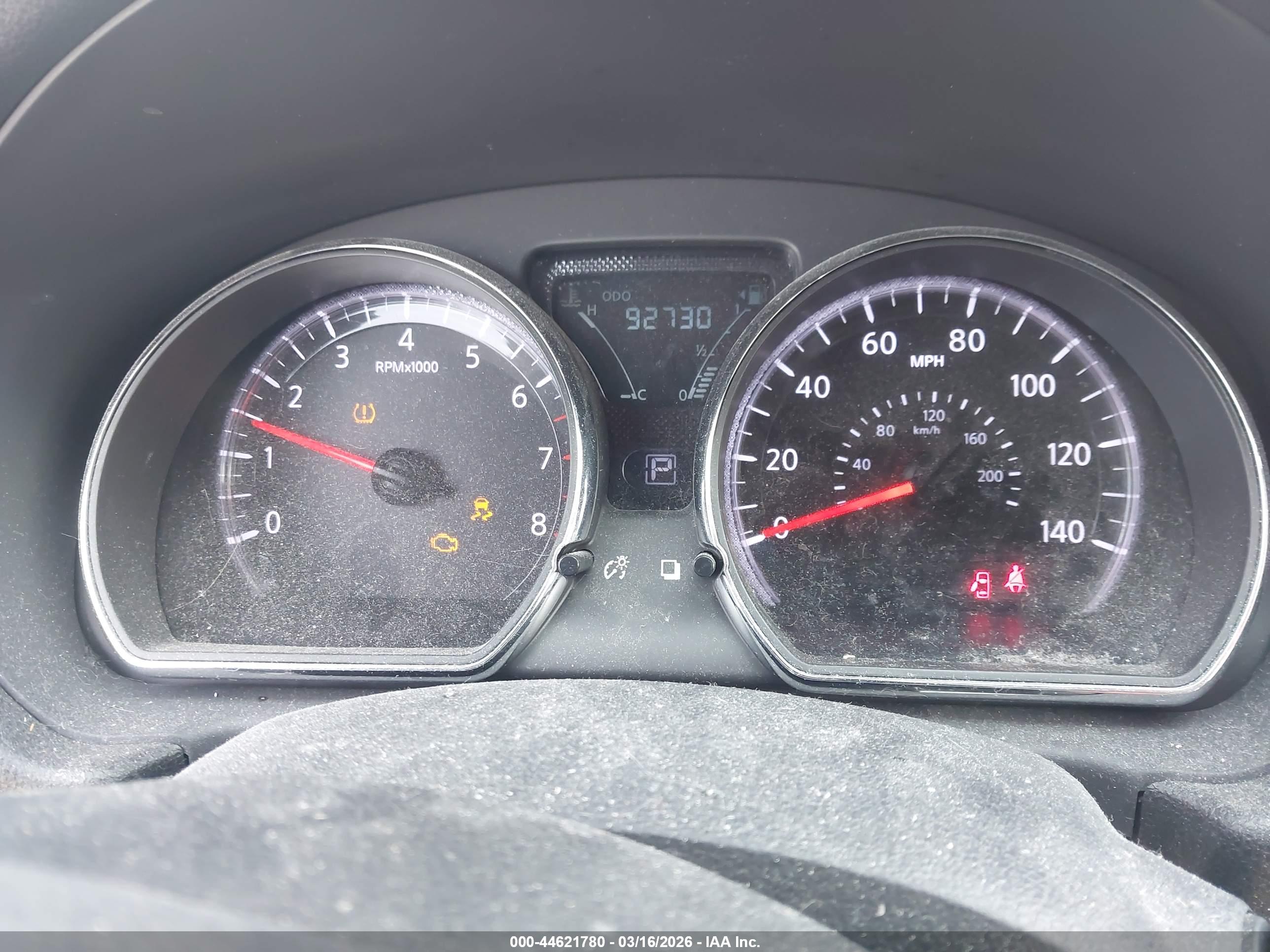 NISSAN VERSA image 7
