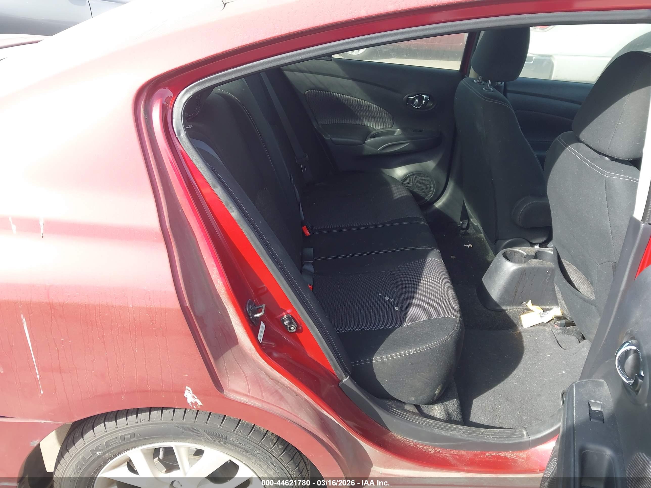 NISSAN VERSA image 8