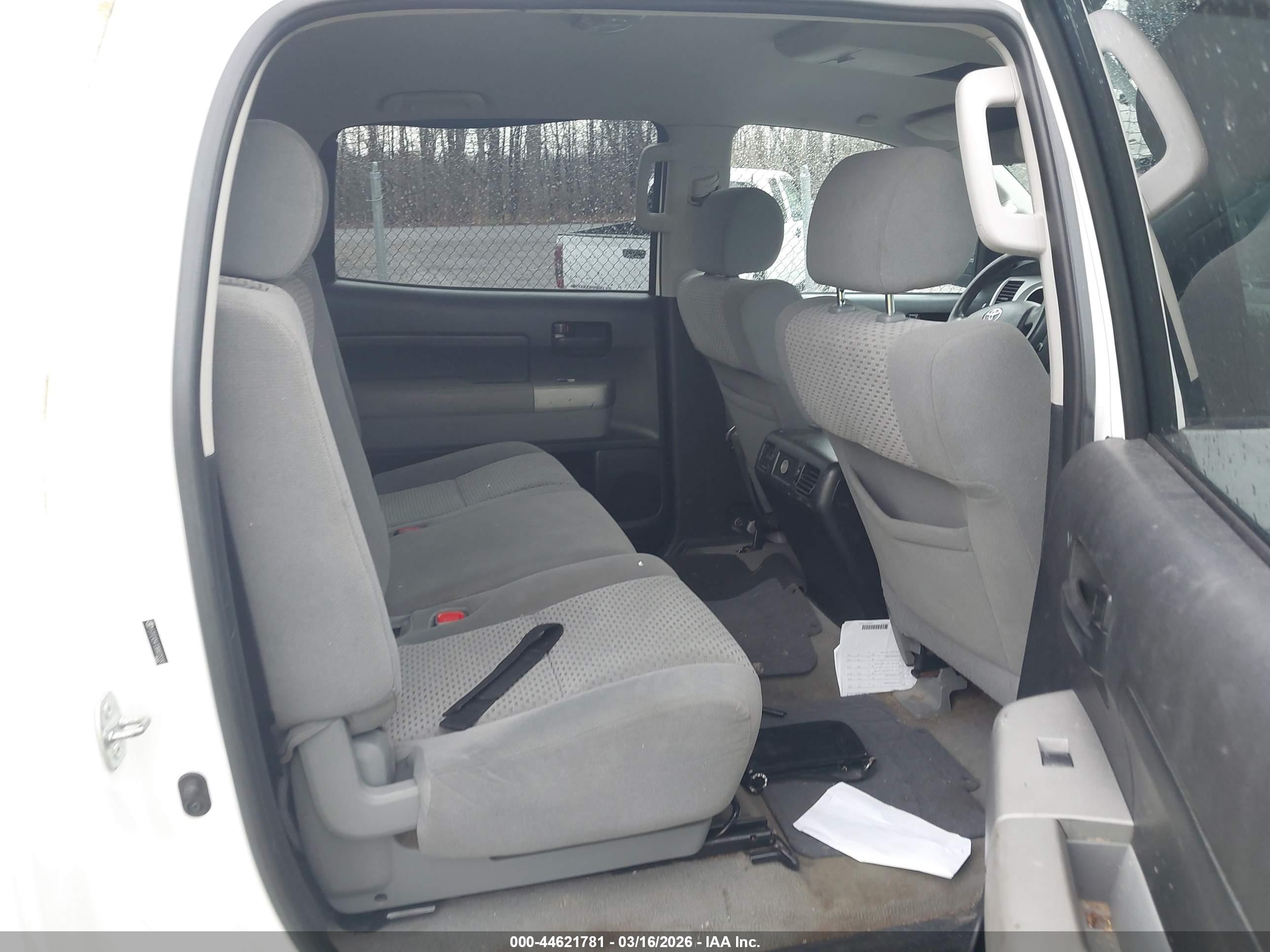 TOYOTA TUNDRA image 8