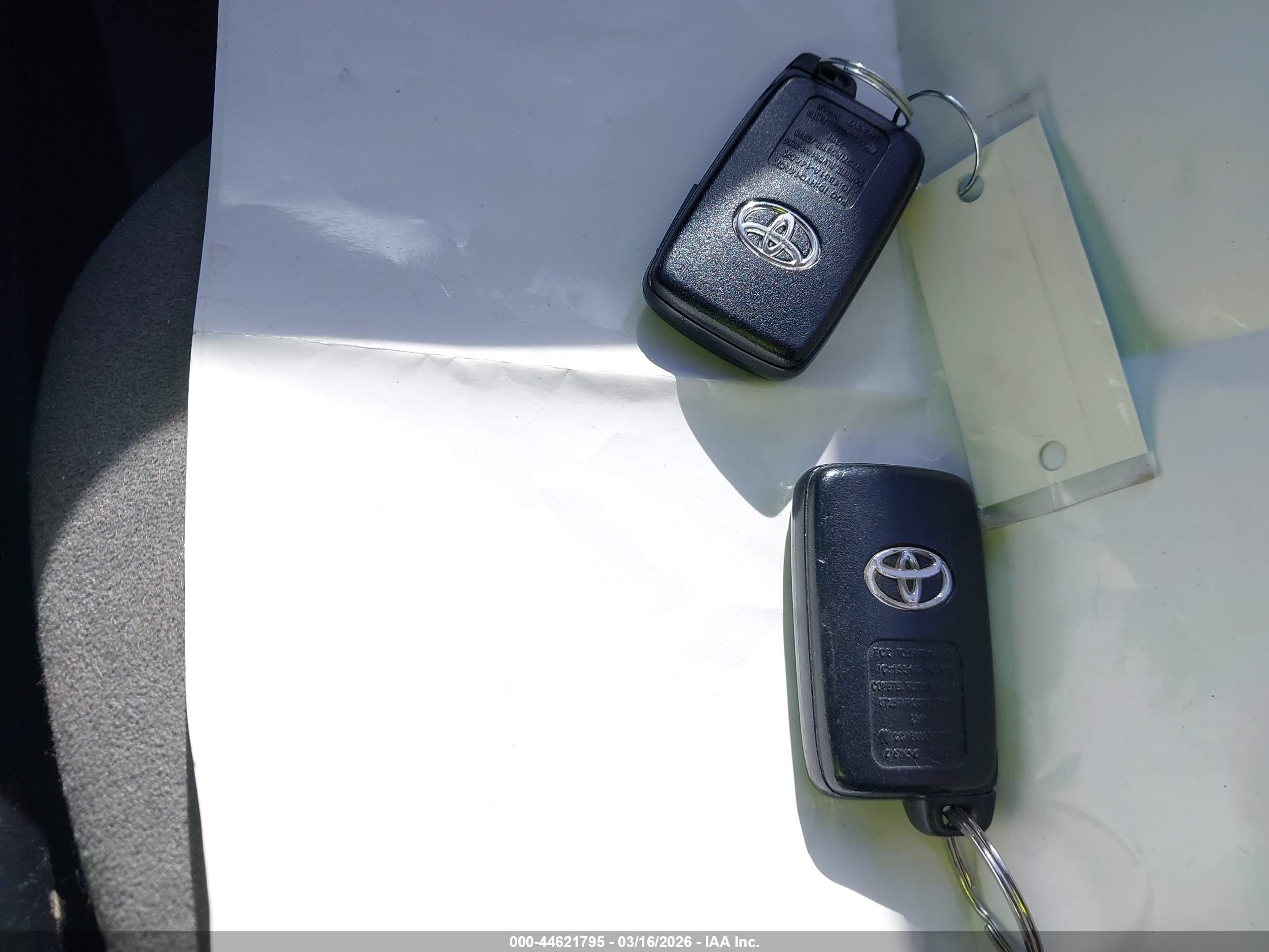 TOYOTA PRIUS image 11