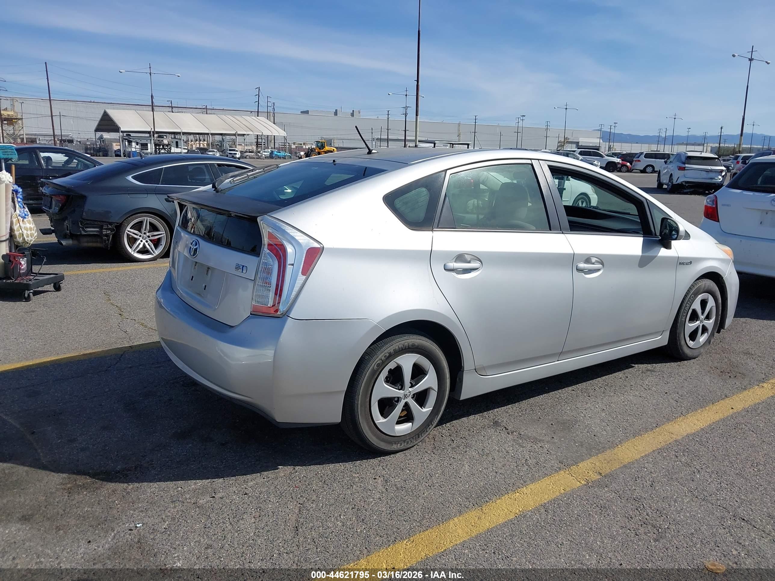 TOYOTA PRIUS image 4