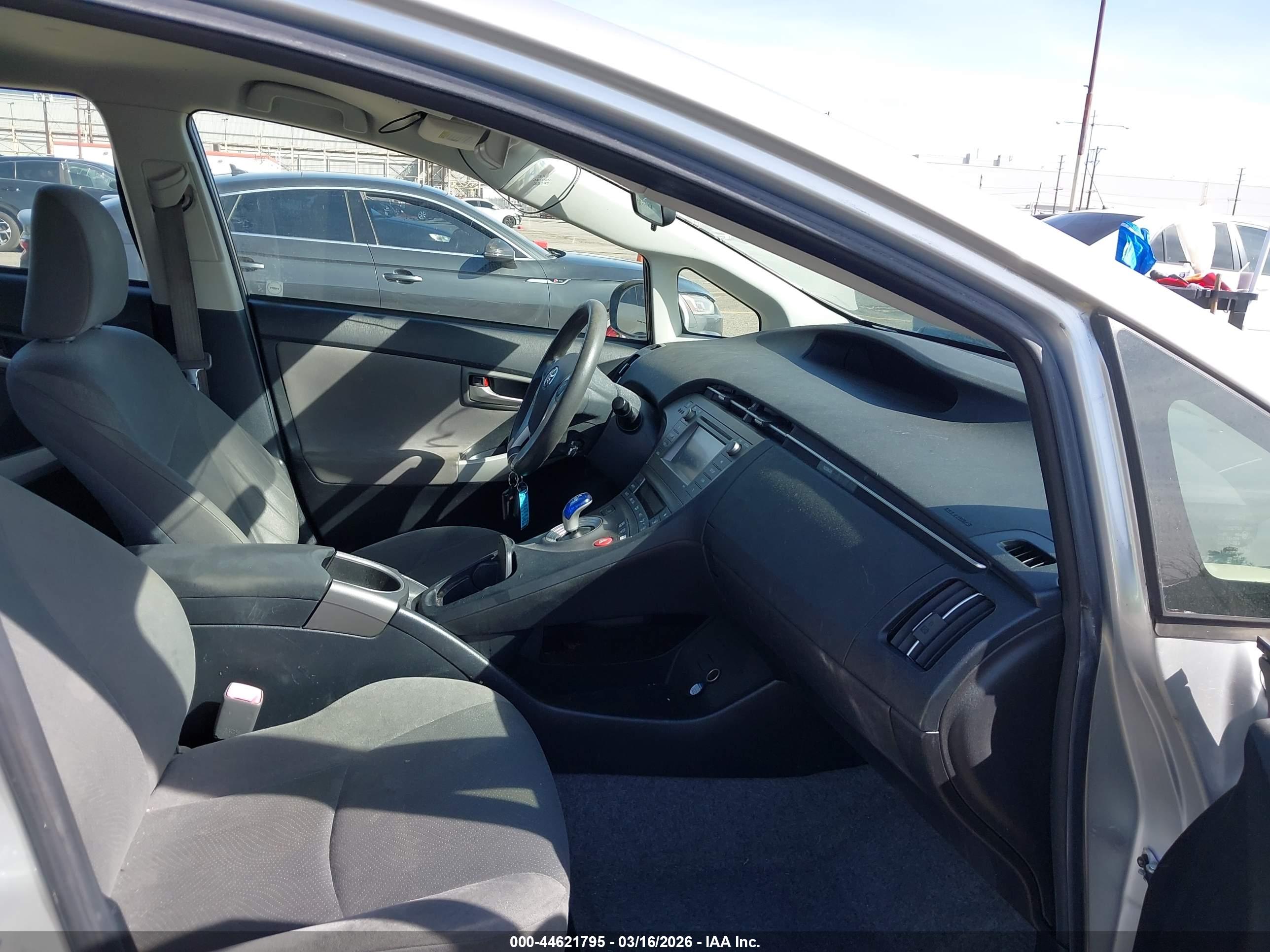 TOYOTA PRIUS image 5