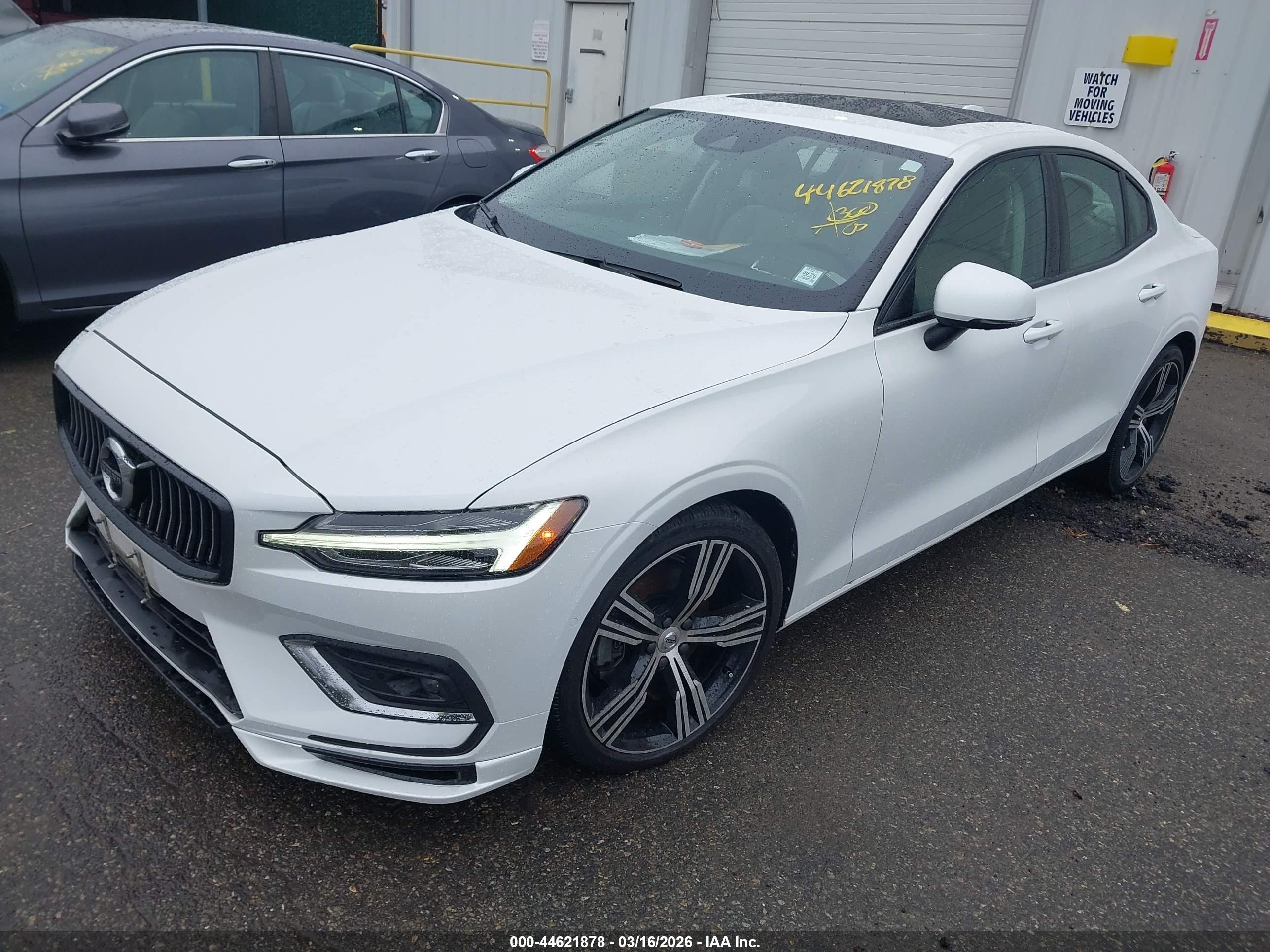 VOLVO S60 image 2