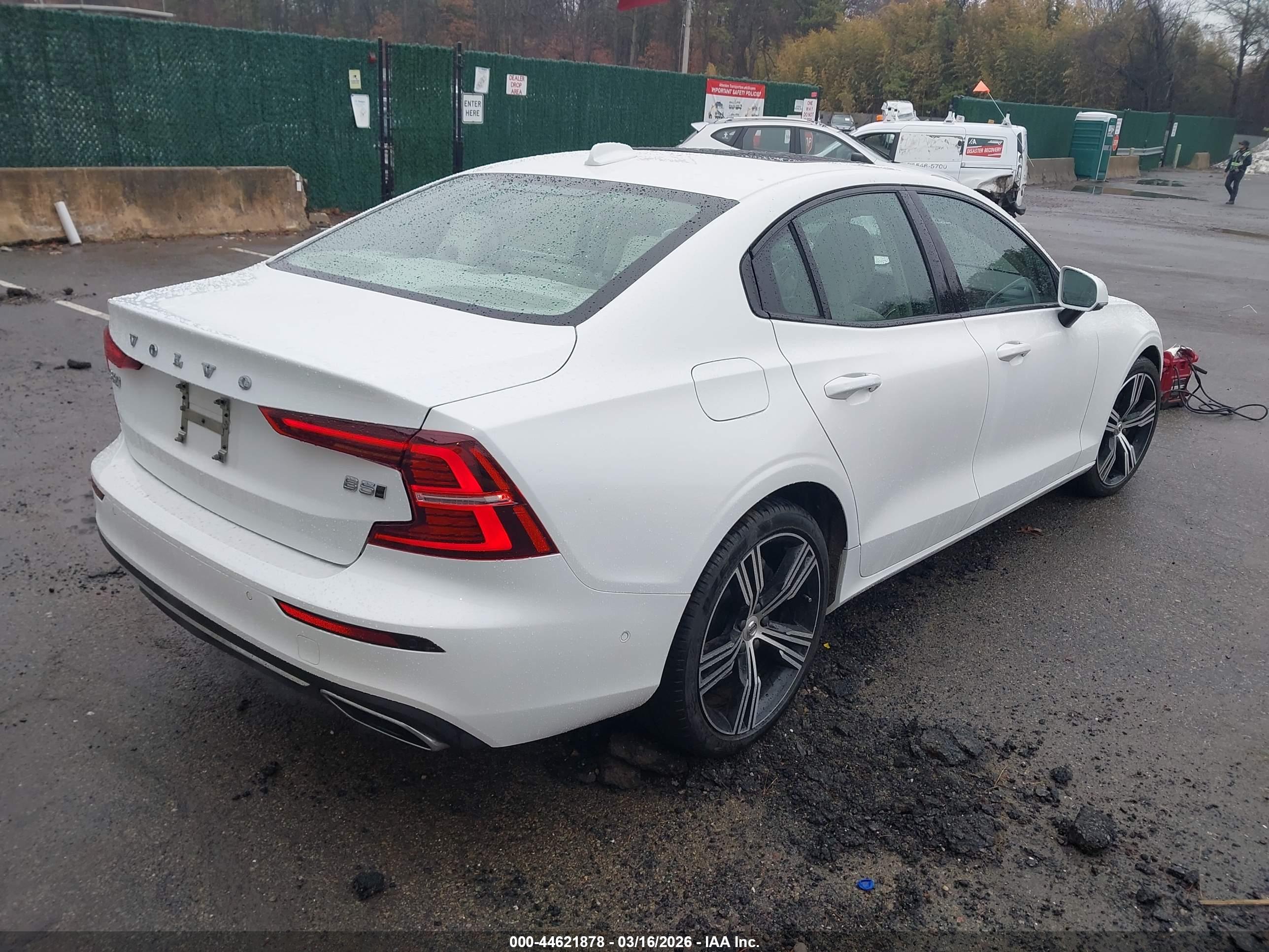 VOLVO S60 image 4