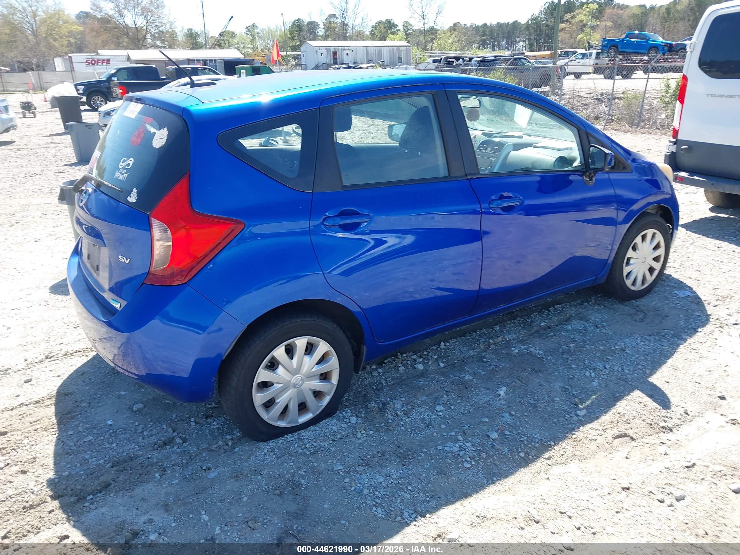 NISSAN VERSA image 4