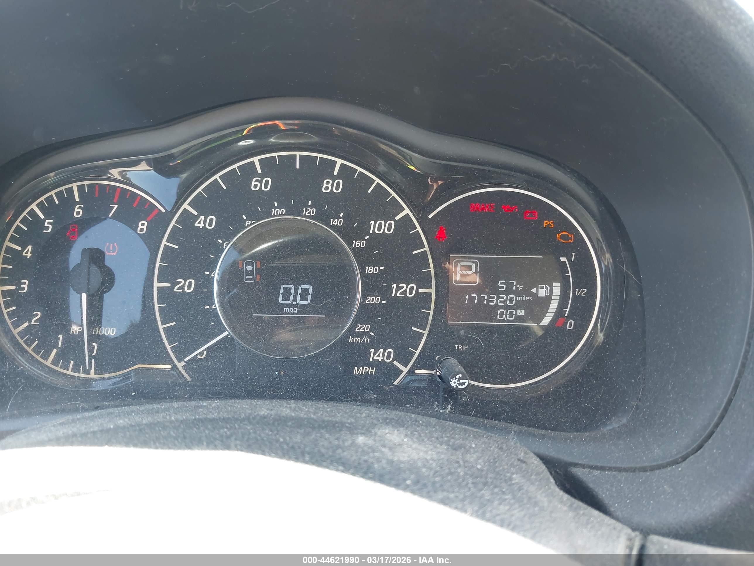 NISSAN VERSA image 7