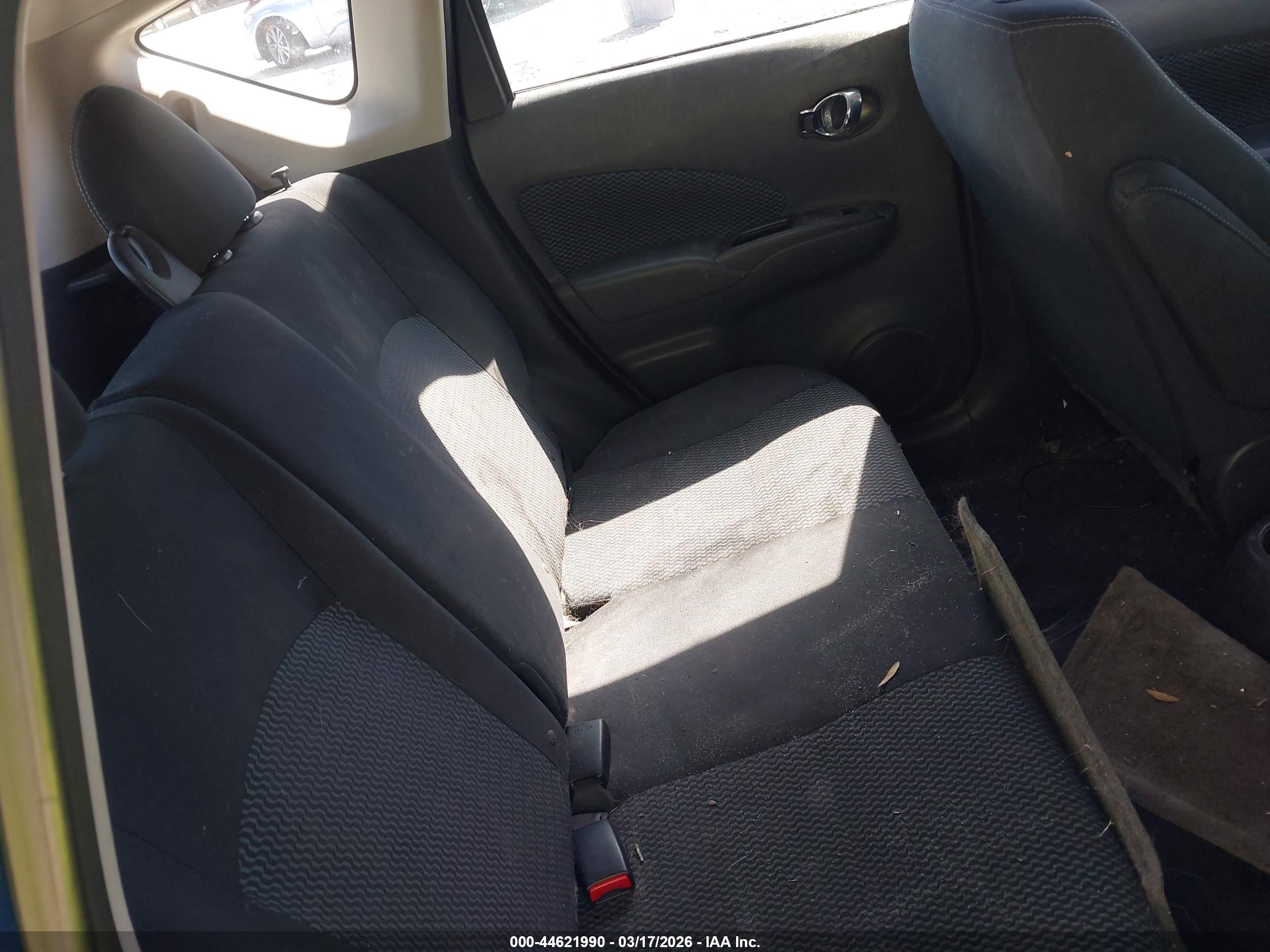 NISSAN VERSA image 8