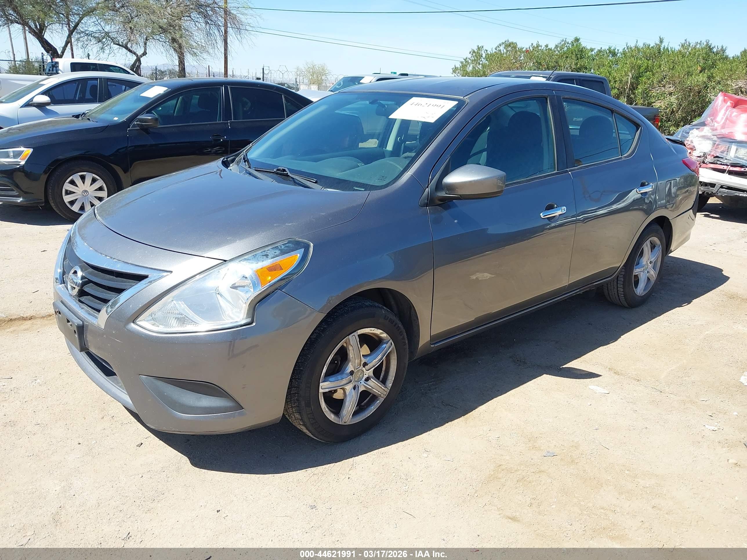 NISSAN VERSA image 2
