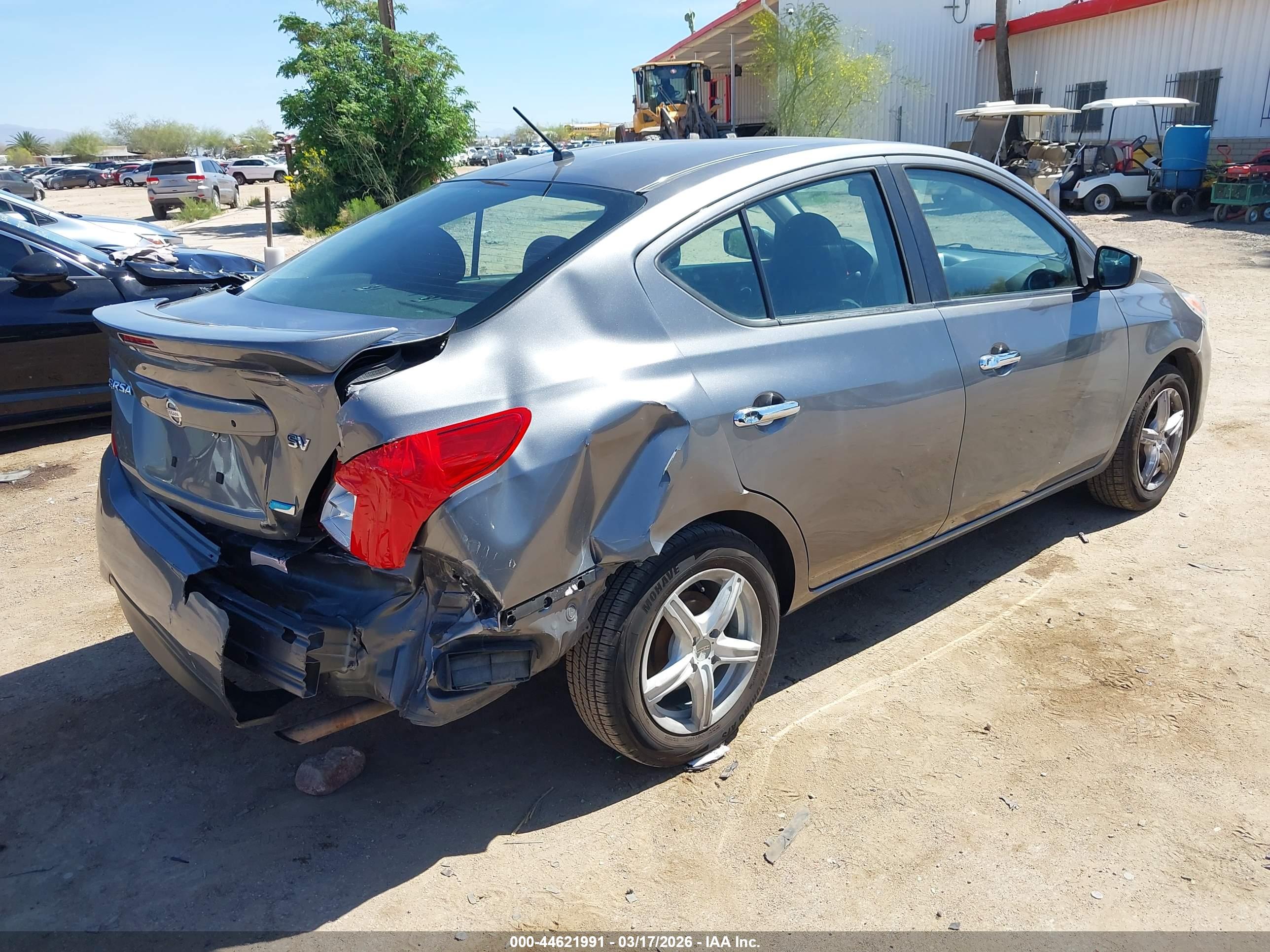 NISSAN VERSA image 4
