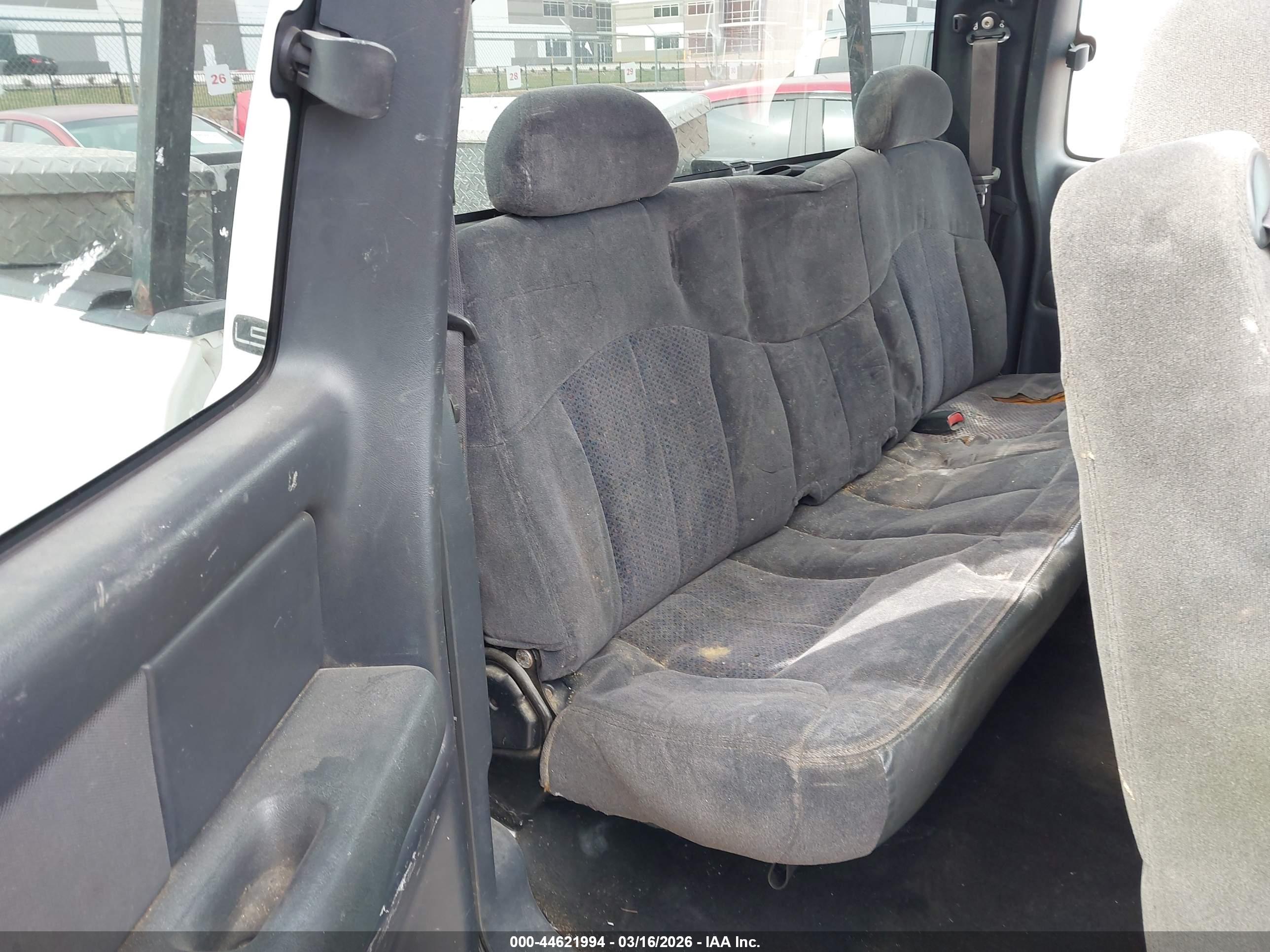 CHEVROLET SILVERADO image 8