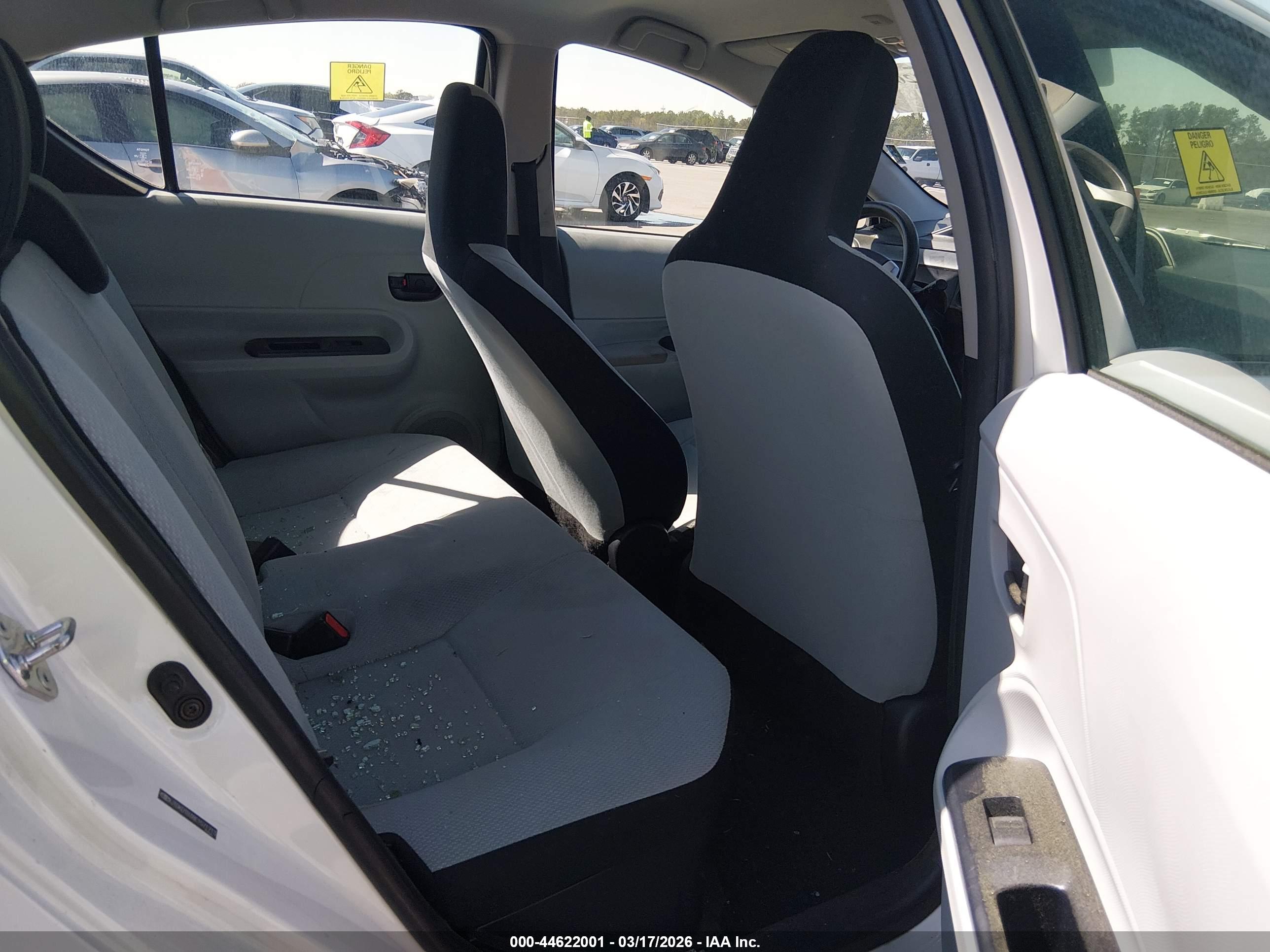 TOYOTA PRIUS image 8