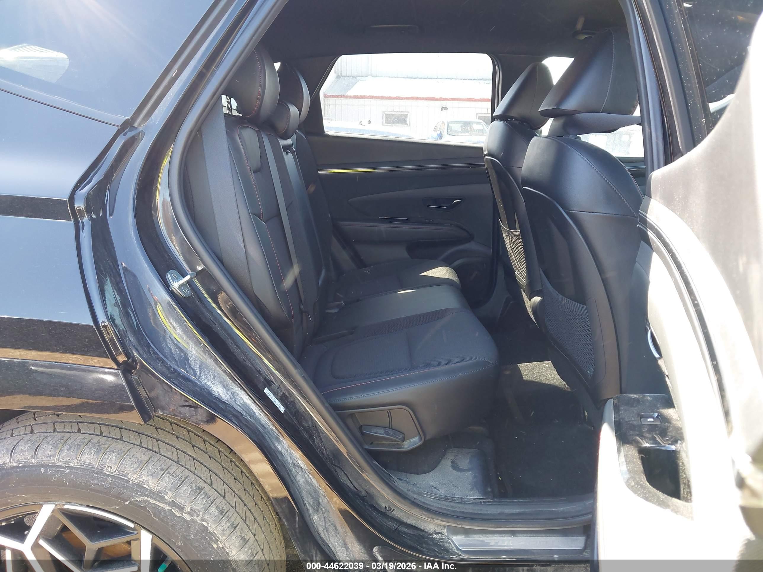 HYUNDAI TUCSON image 8