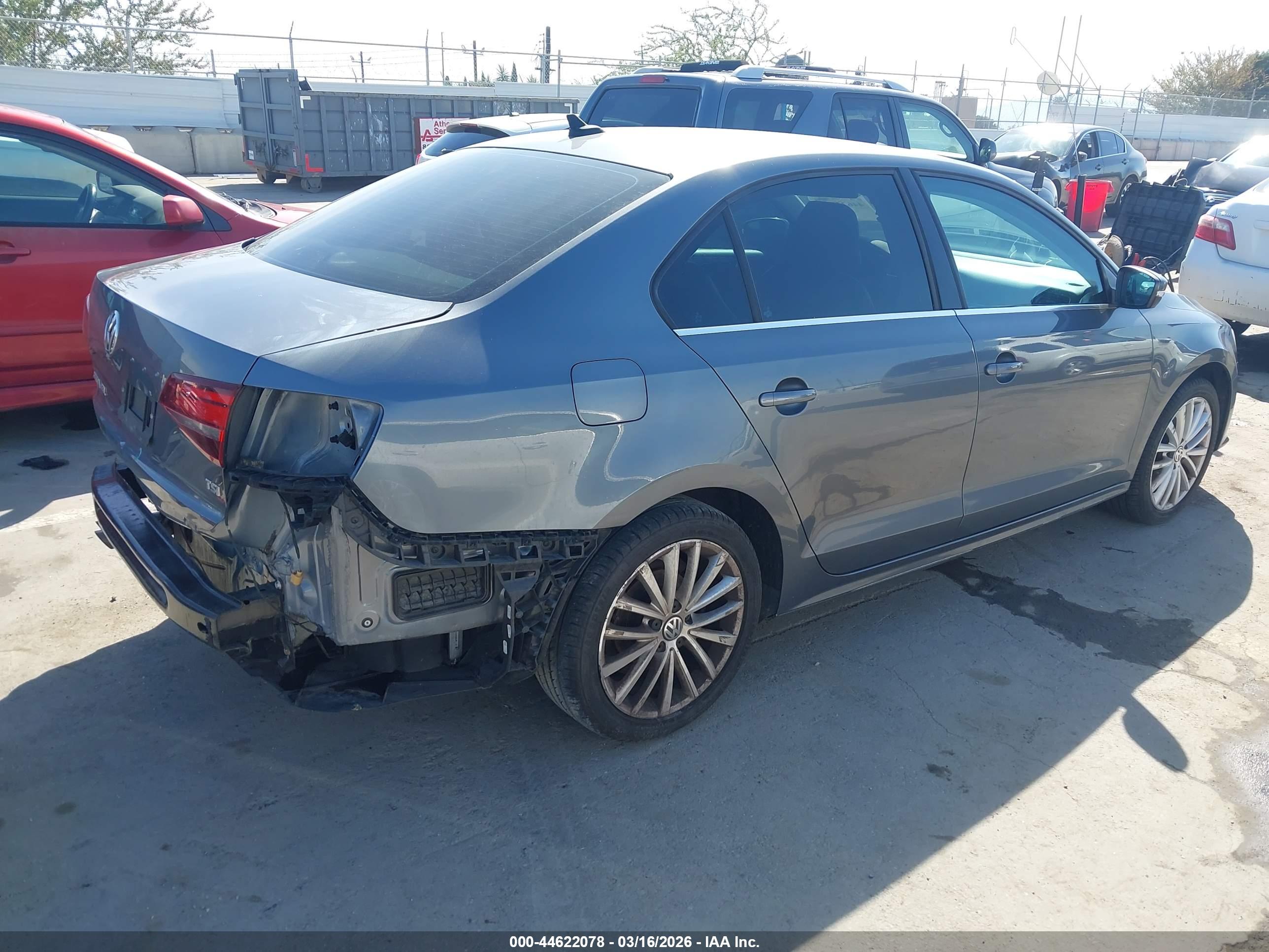 VOLKSWAGEN JETTA image 4
