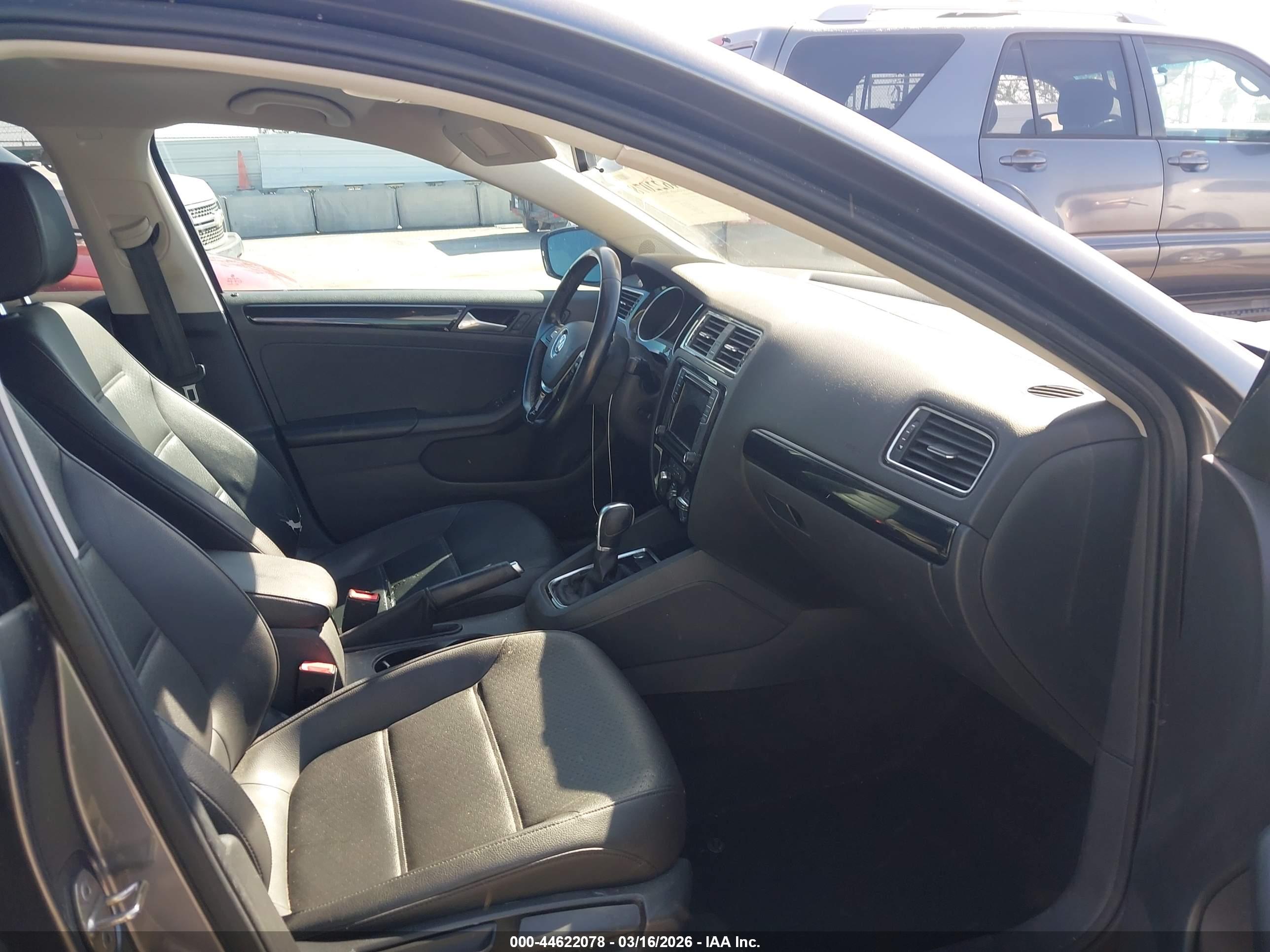 VOLKSWAGEN JETTA image 5