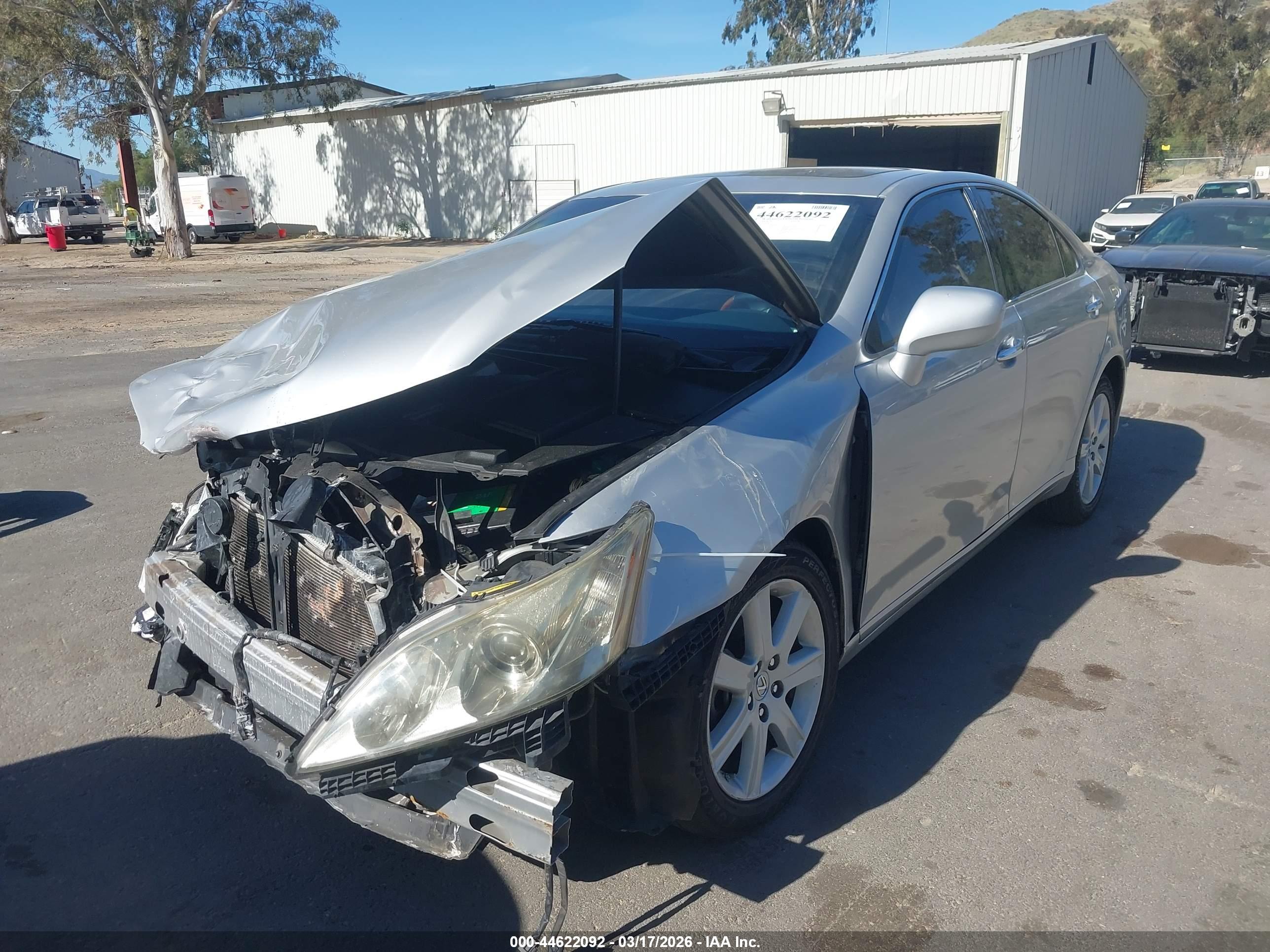 LEXUS ES image 2