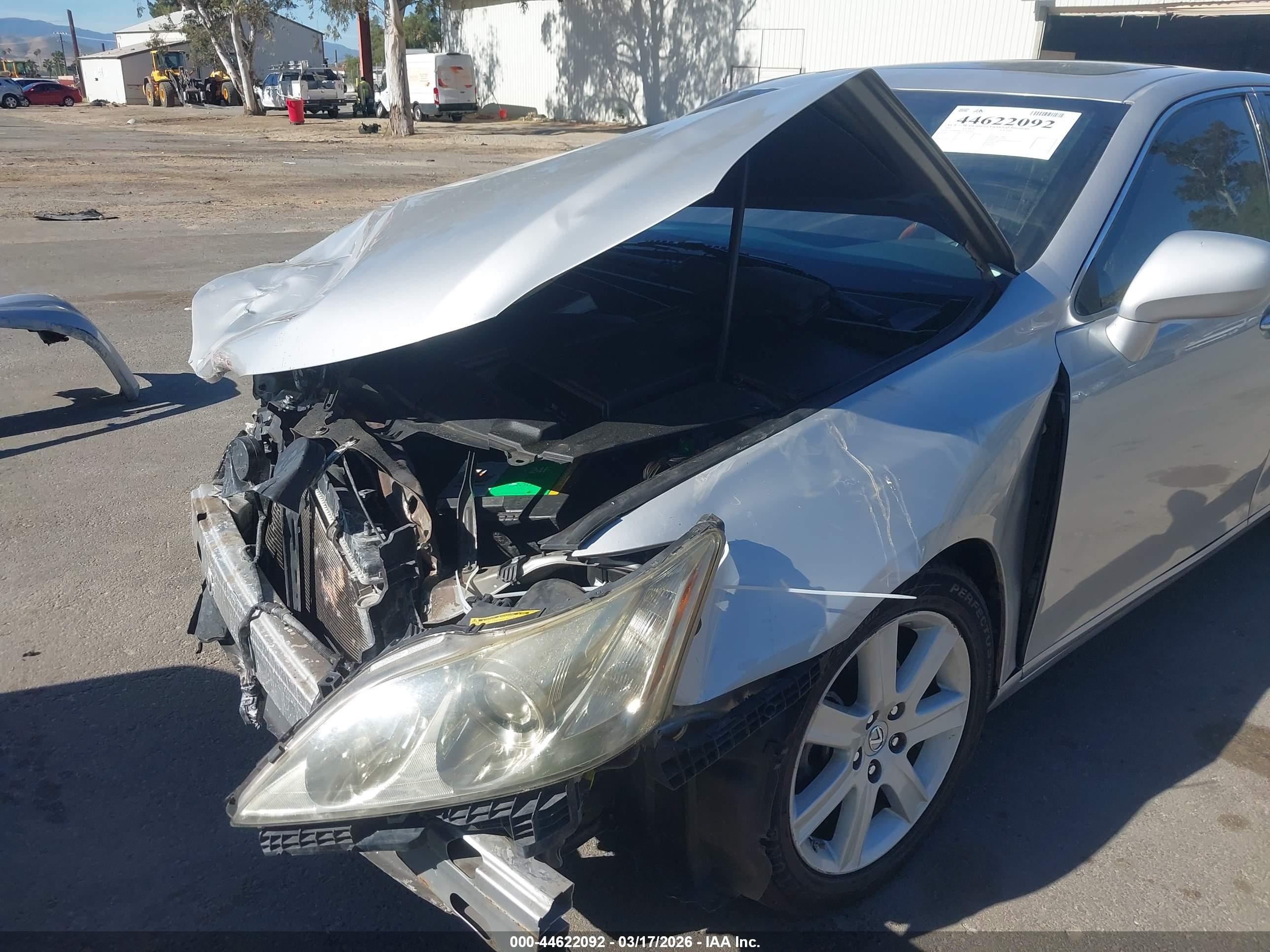 LEXUS ES image 6