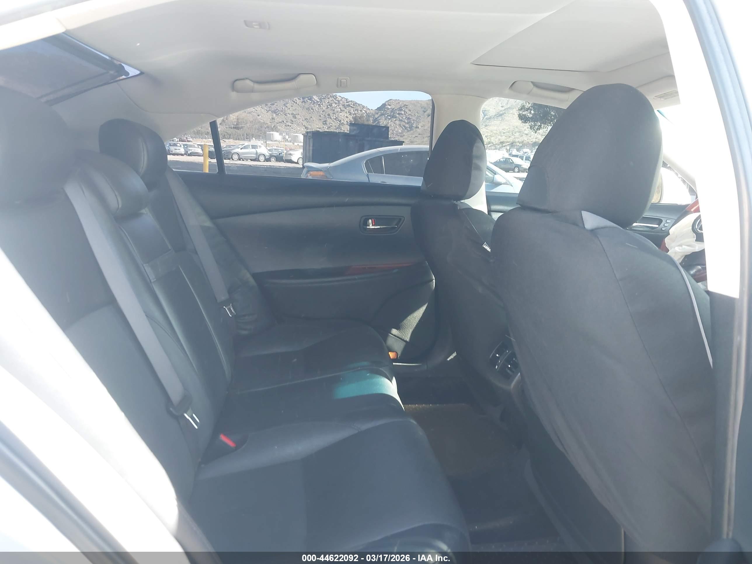 LEXUS ES image 8