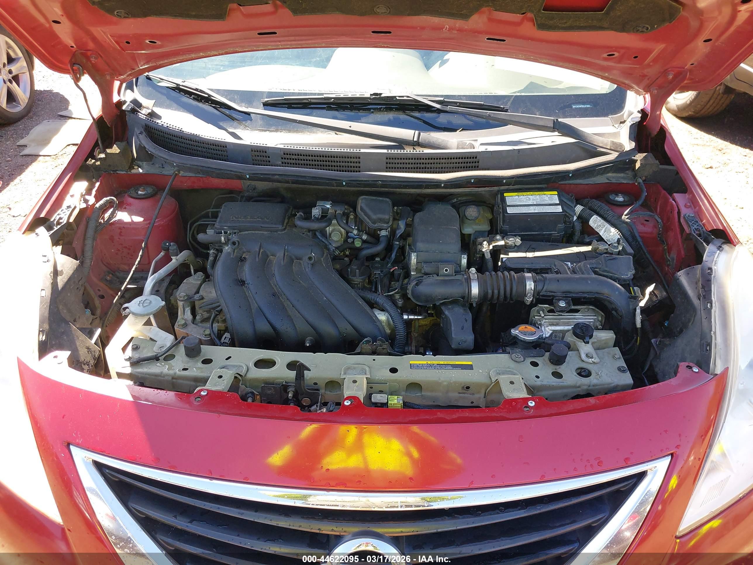NISSAN VERSA image 10