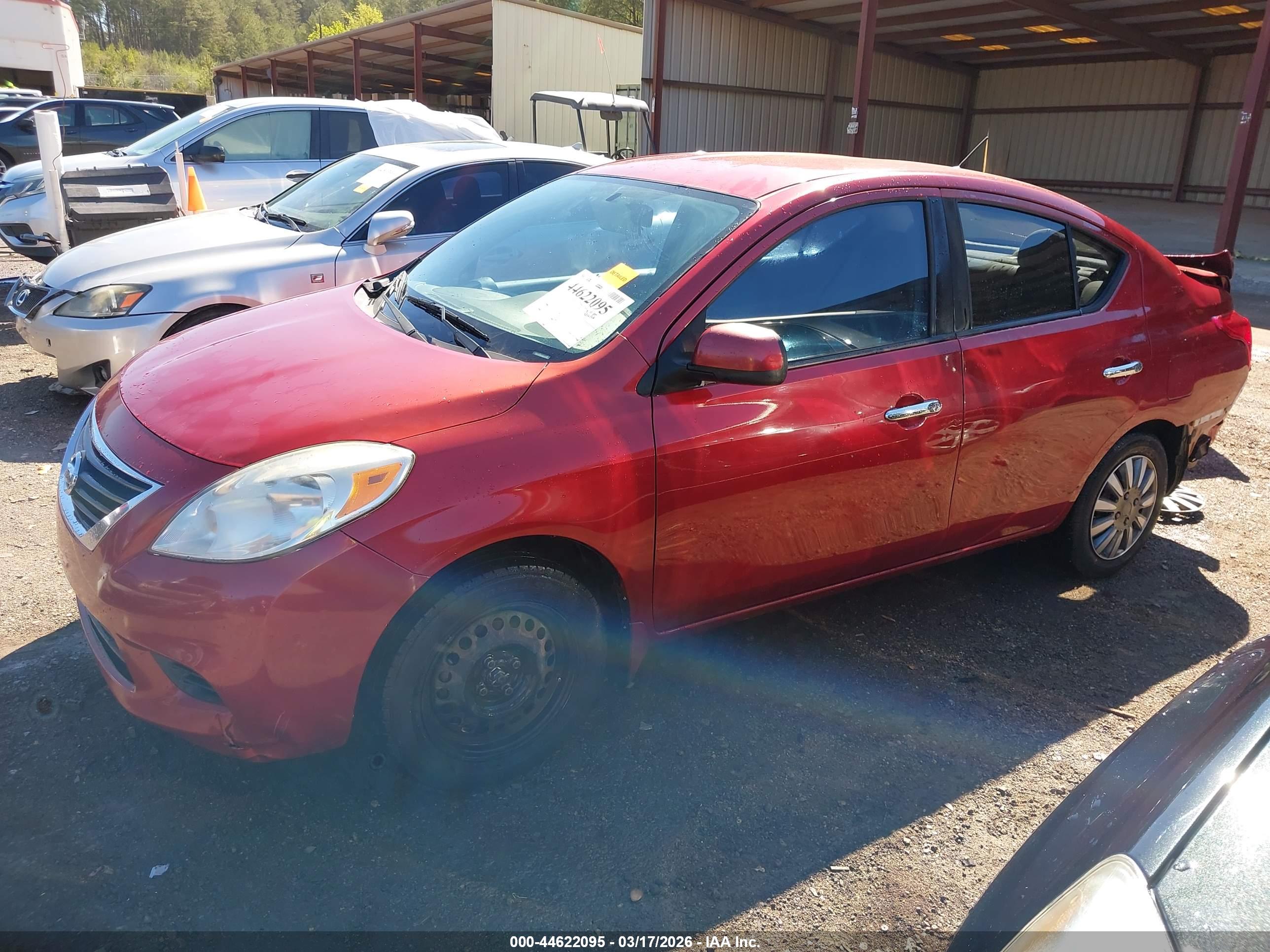 NISSAN VERSA image 2