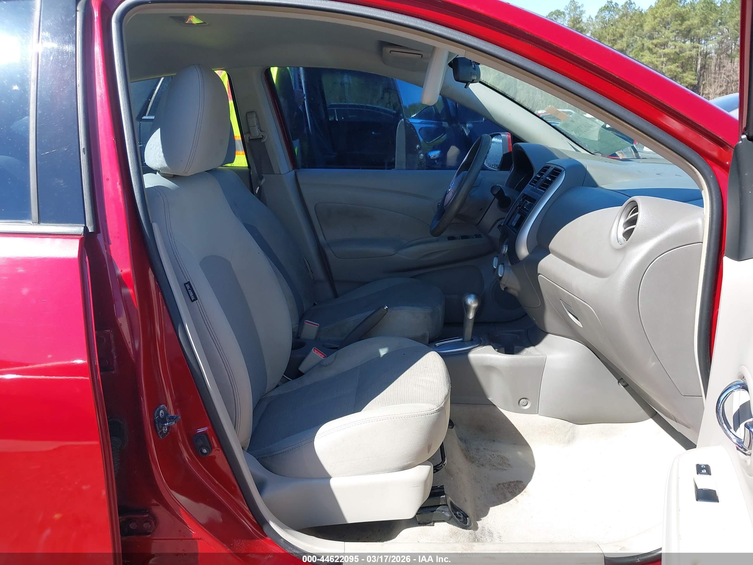 NISSAN VERSA image 5