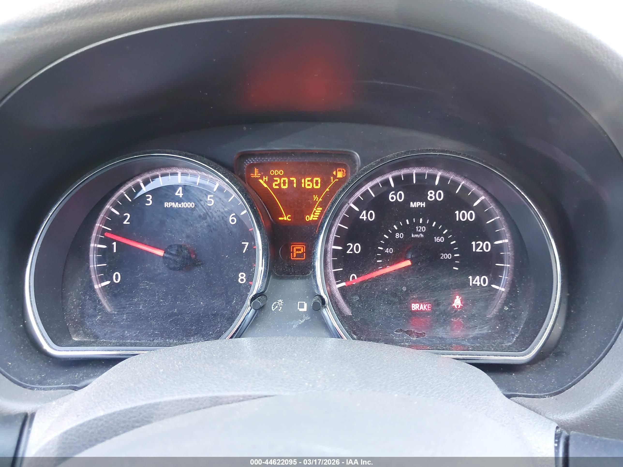 NISSAN VERSA image 7