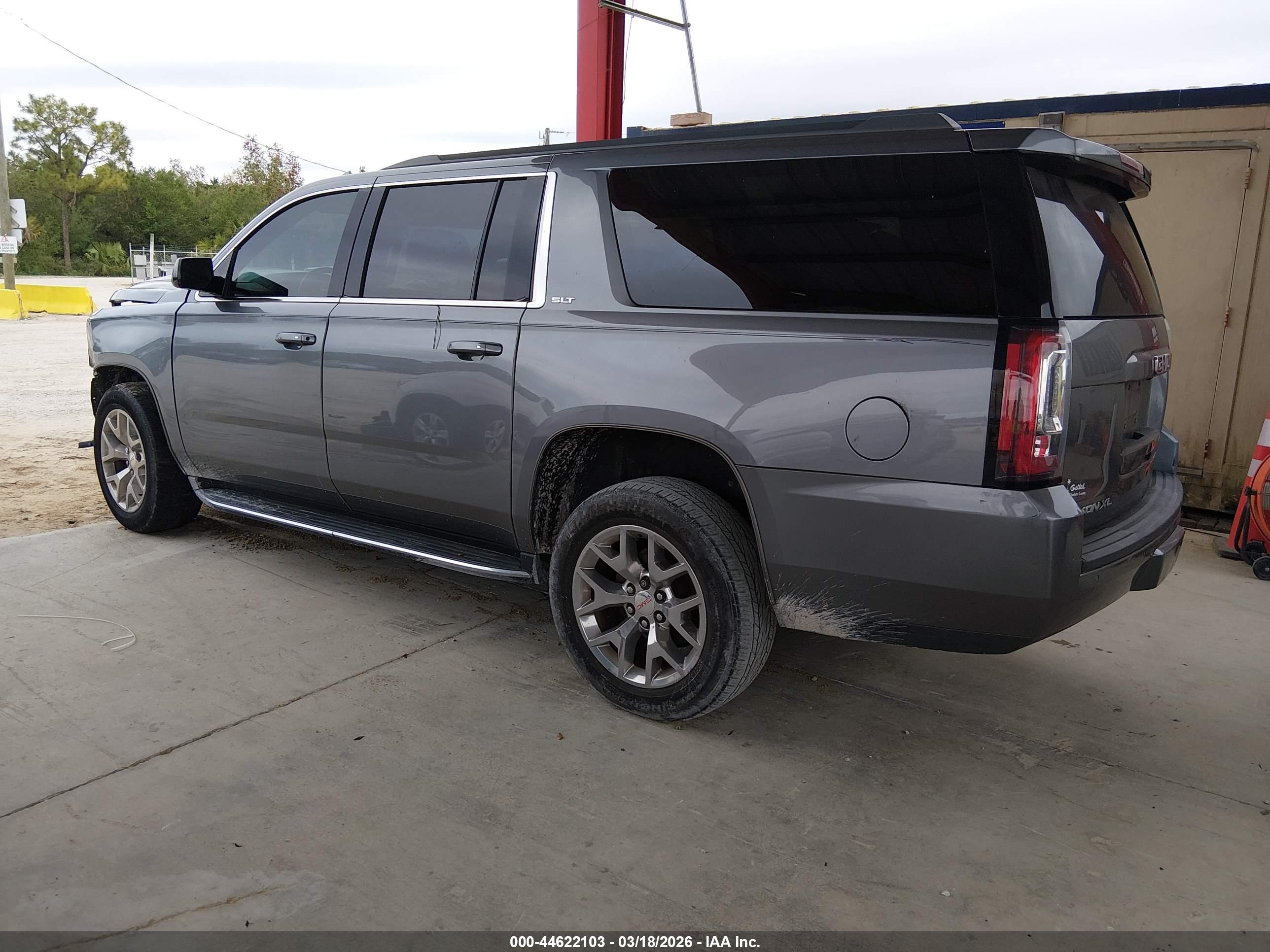 GMC YUKON image 3