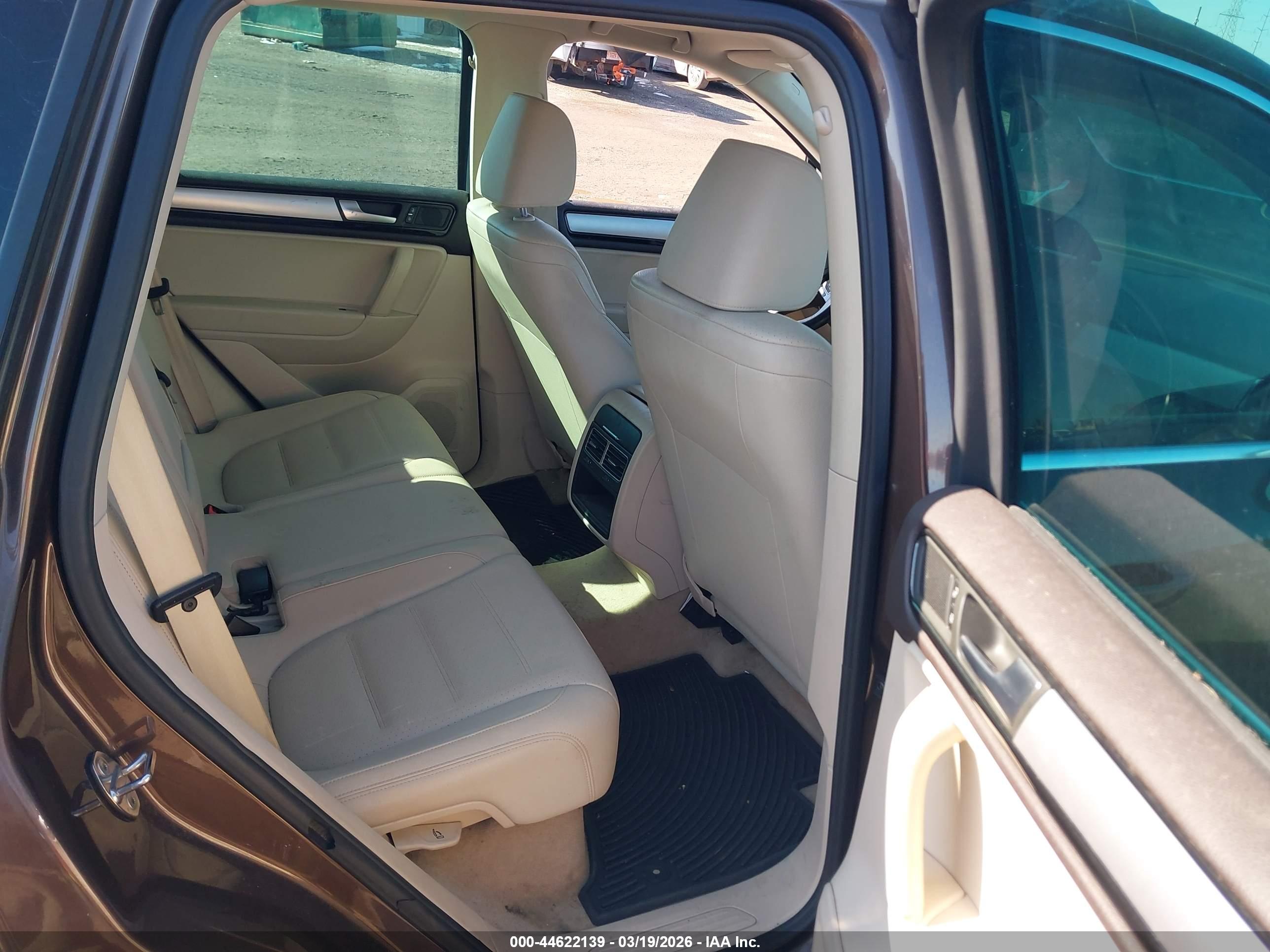 VOLKSWAGEN TOUAREG image 8