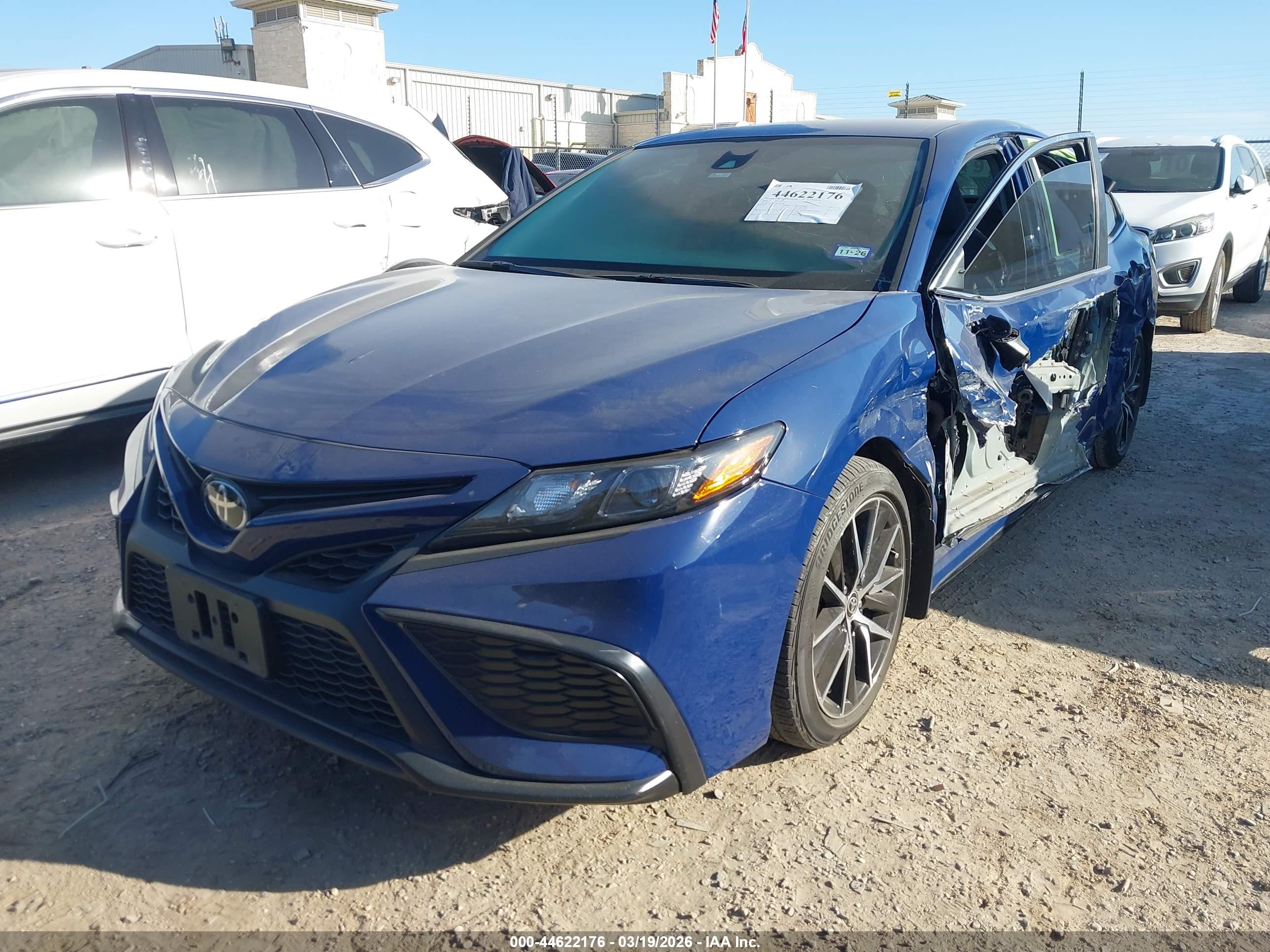 TOYOTA CAMRY image 2
