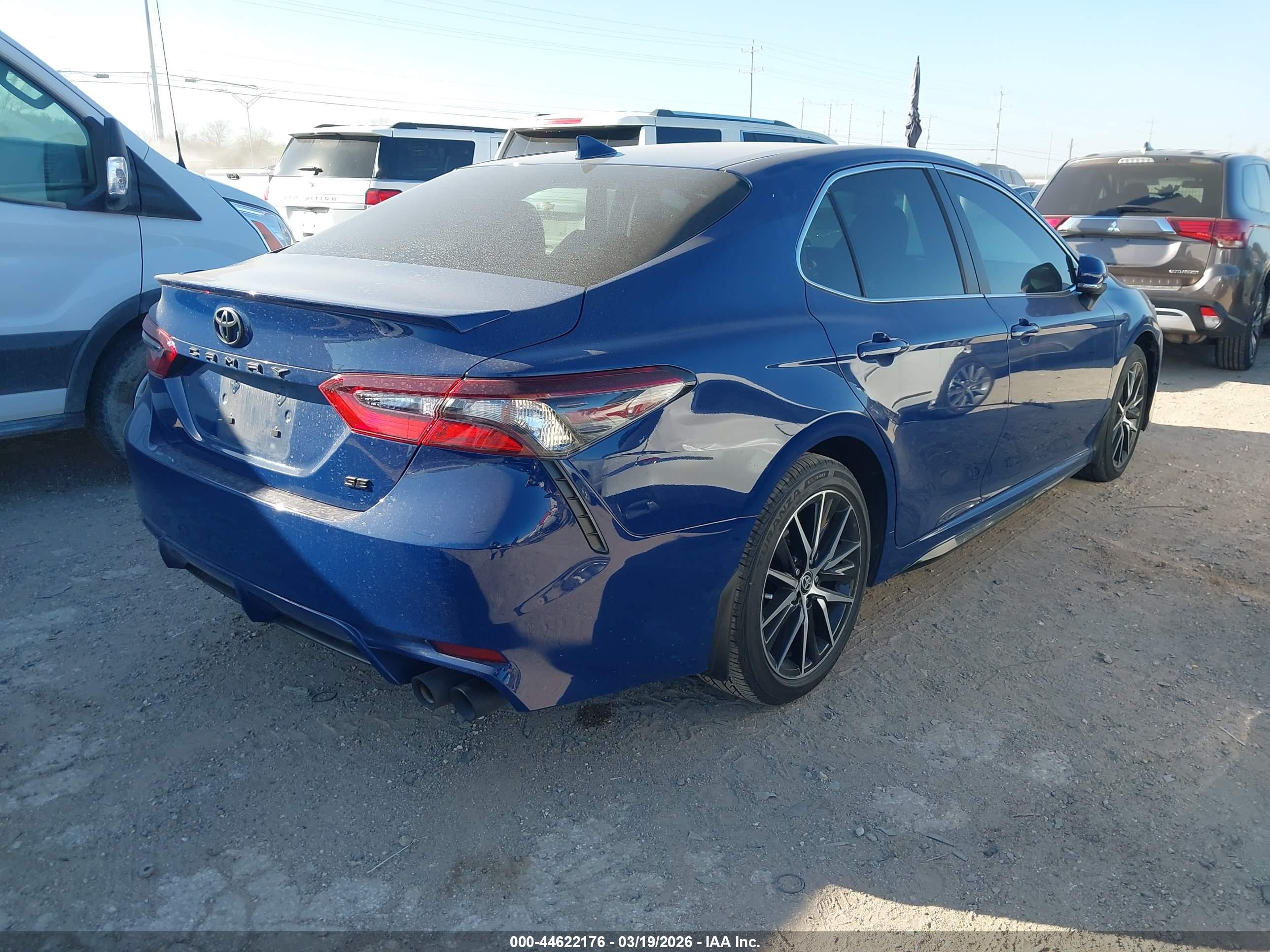 TOYOTA CAMRY image 4