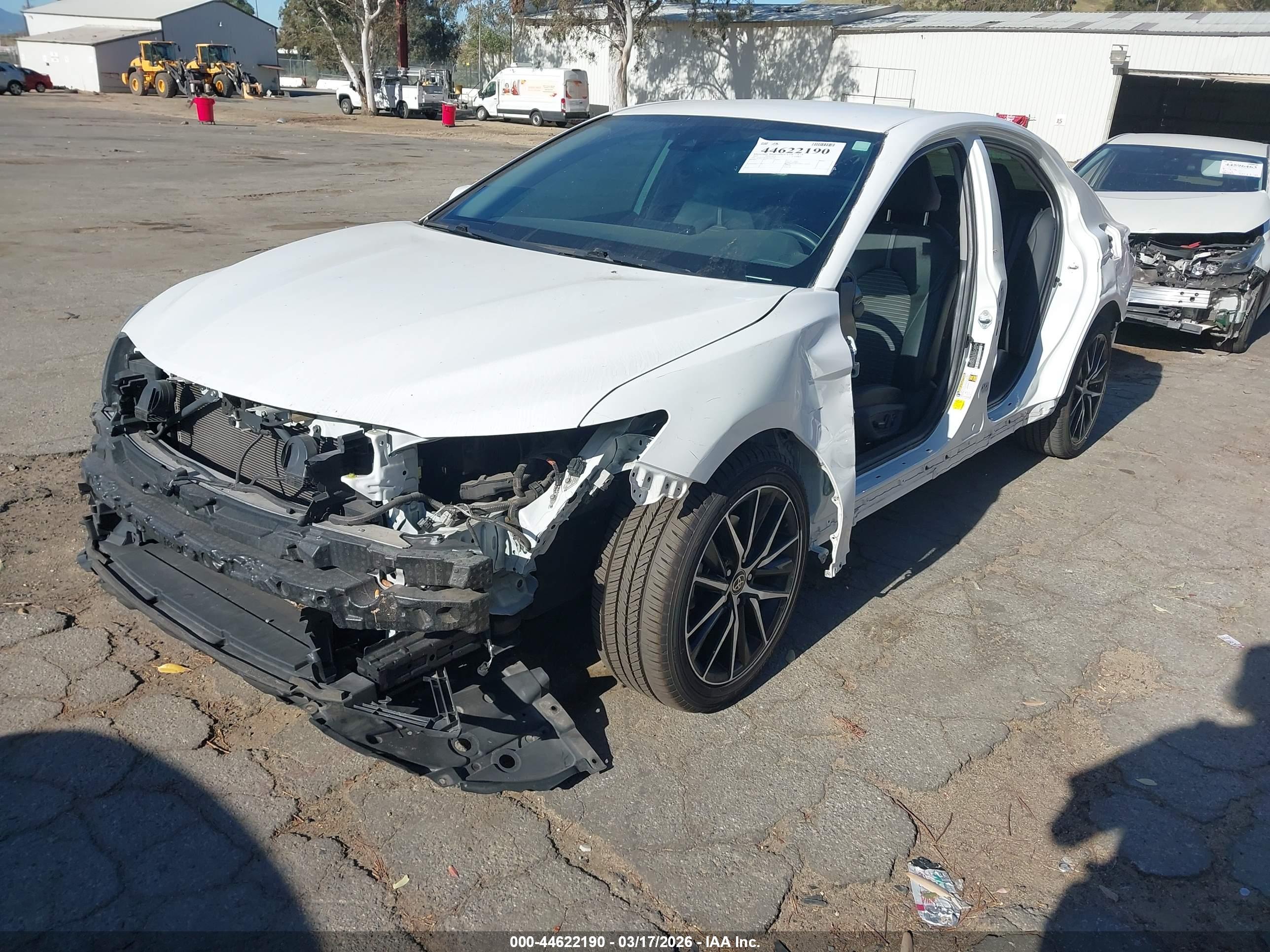 TOYOTA CAMRY image 2