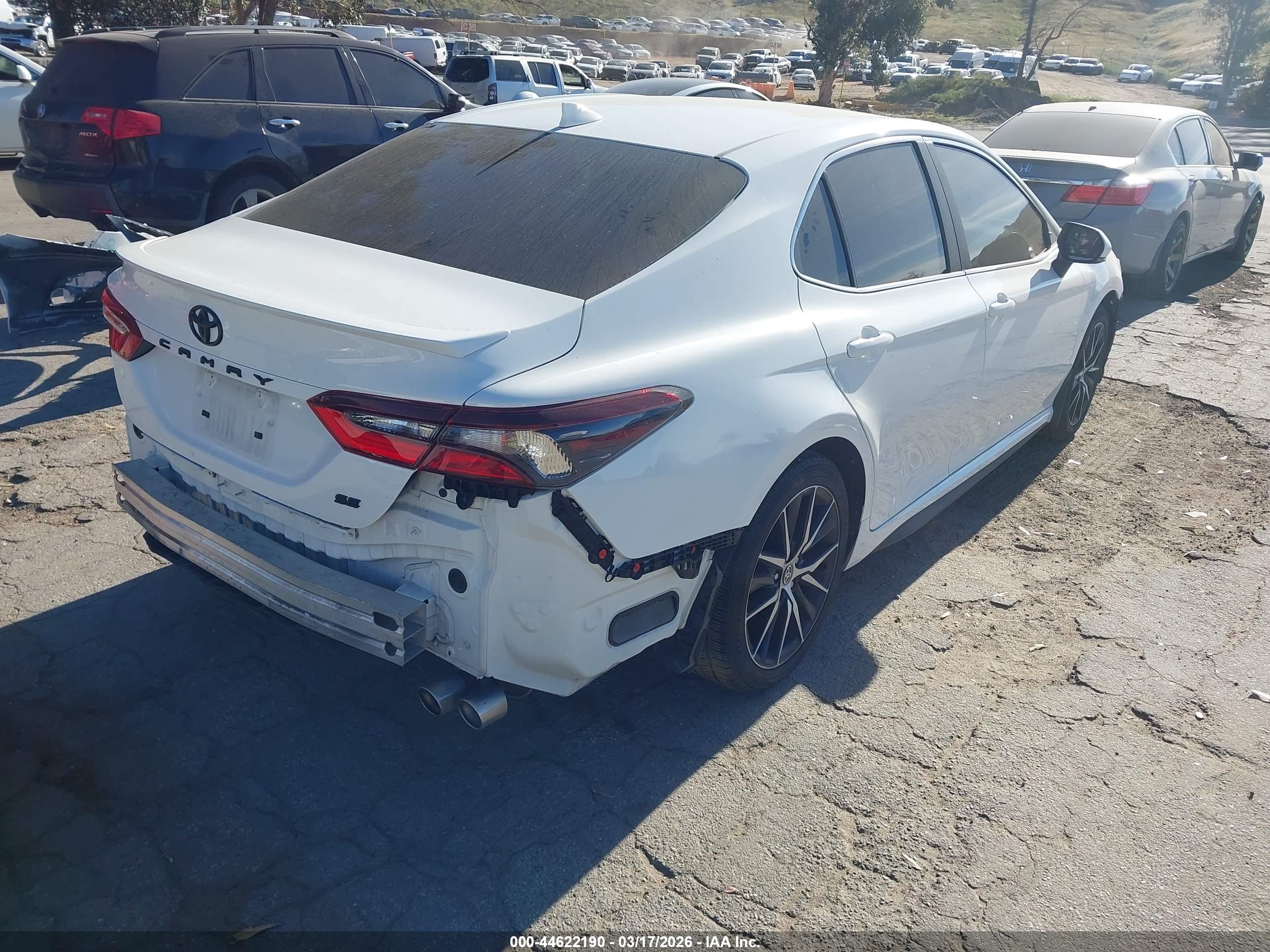 TOYOTA CAMRY image 4