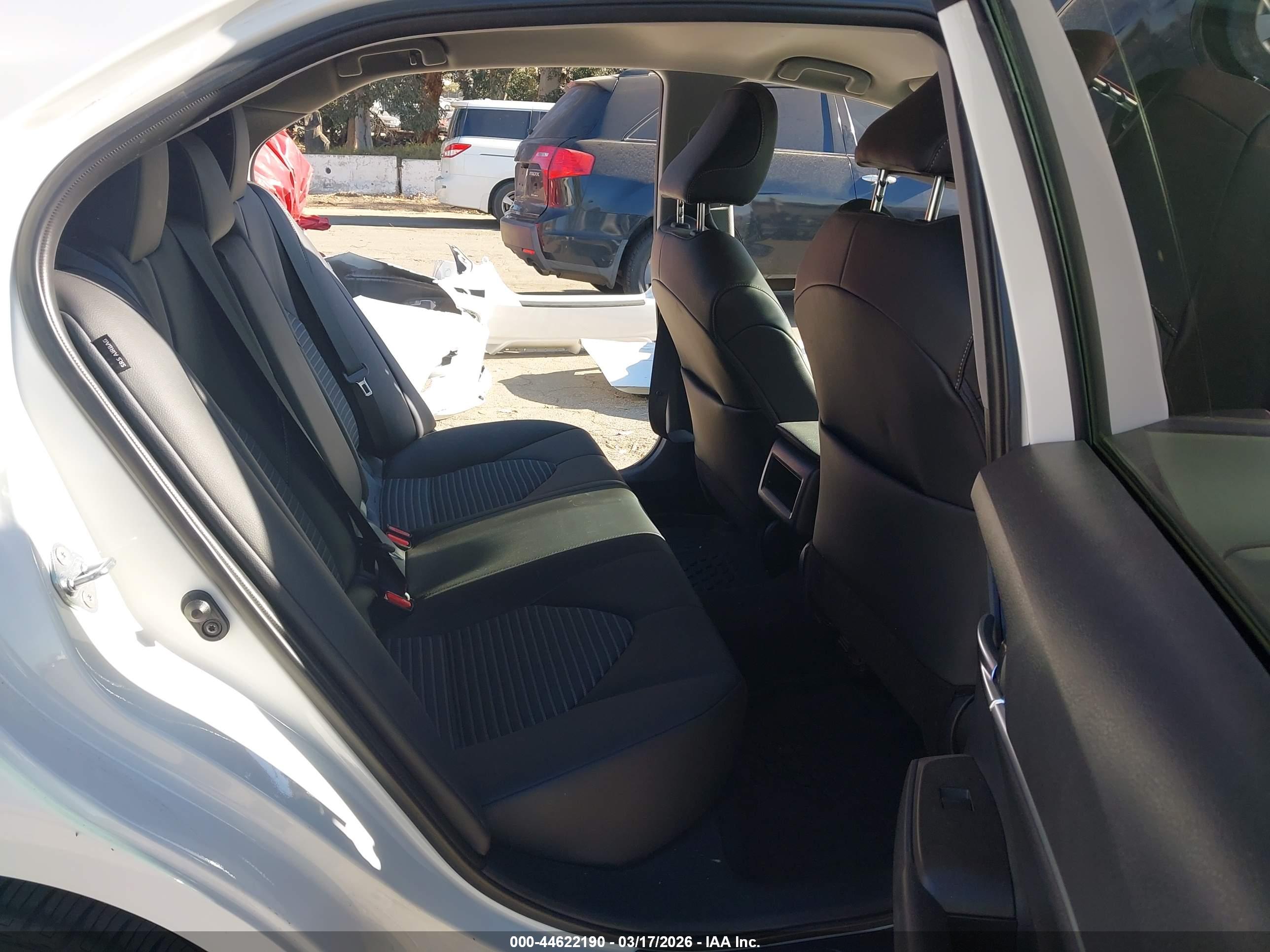 TOYOTA CAMRY image 8