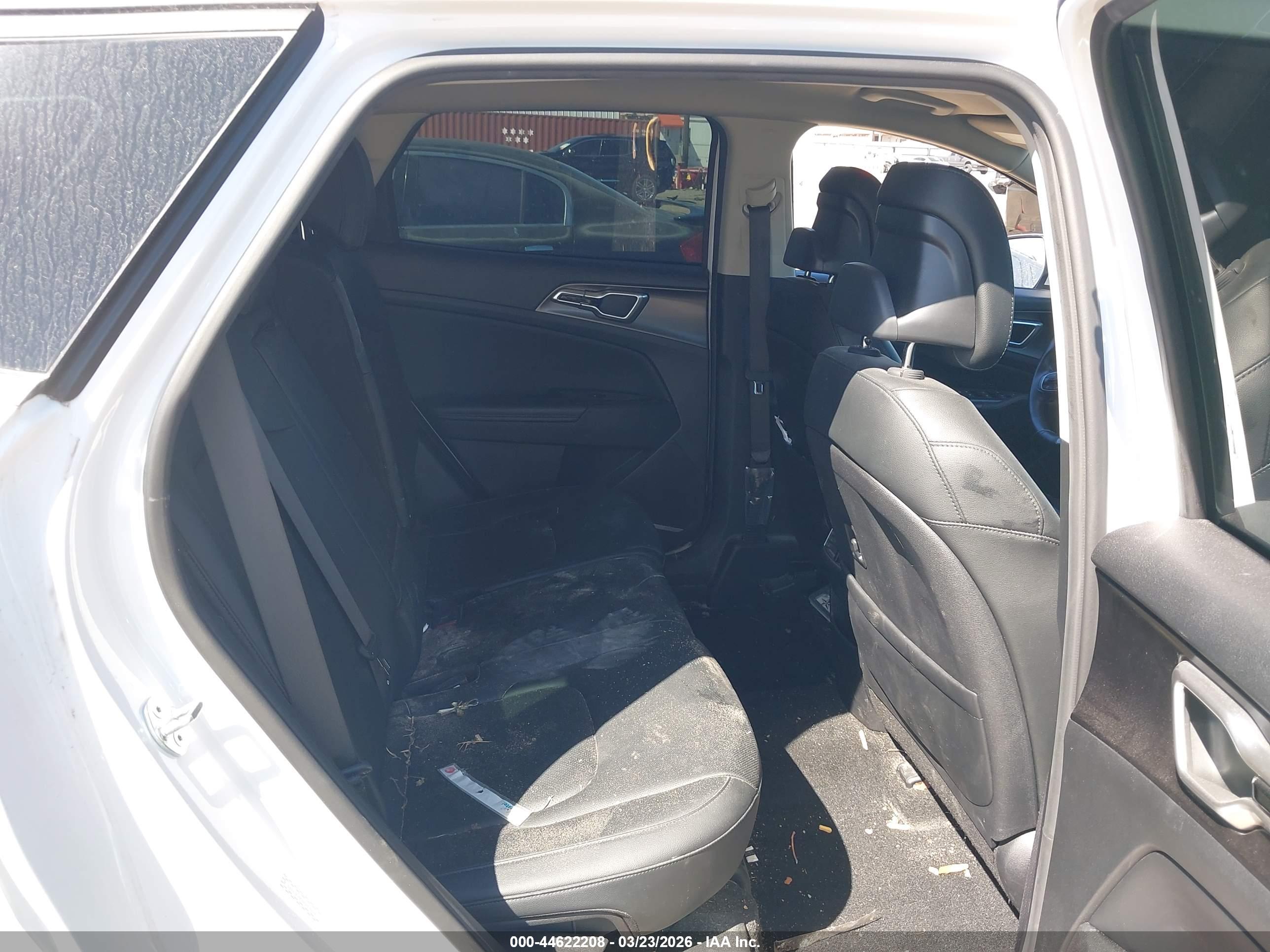 KIA SPORTAGE image 8