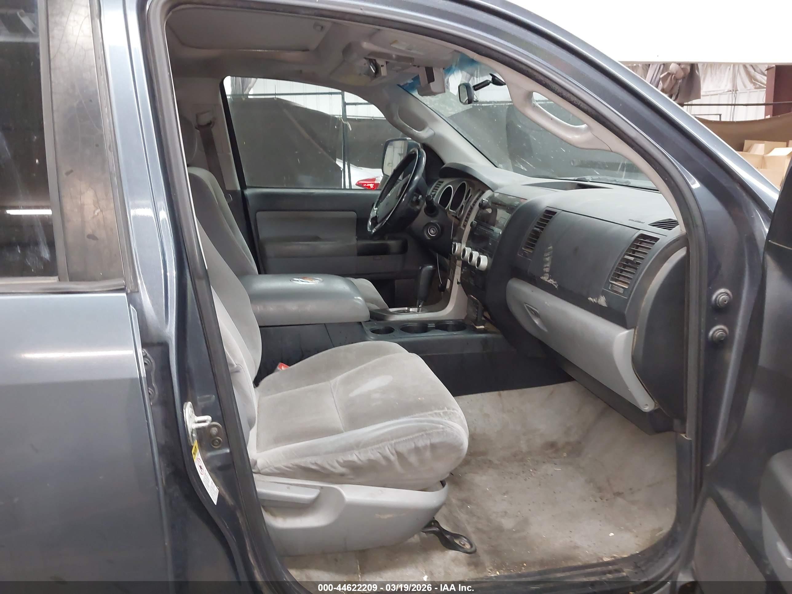 TOYOTA SEQUOIA image 5