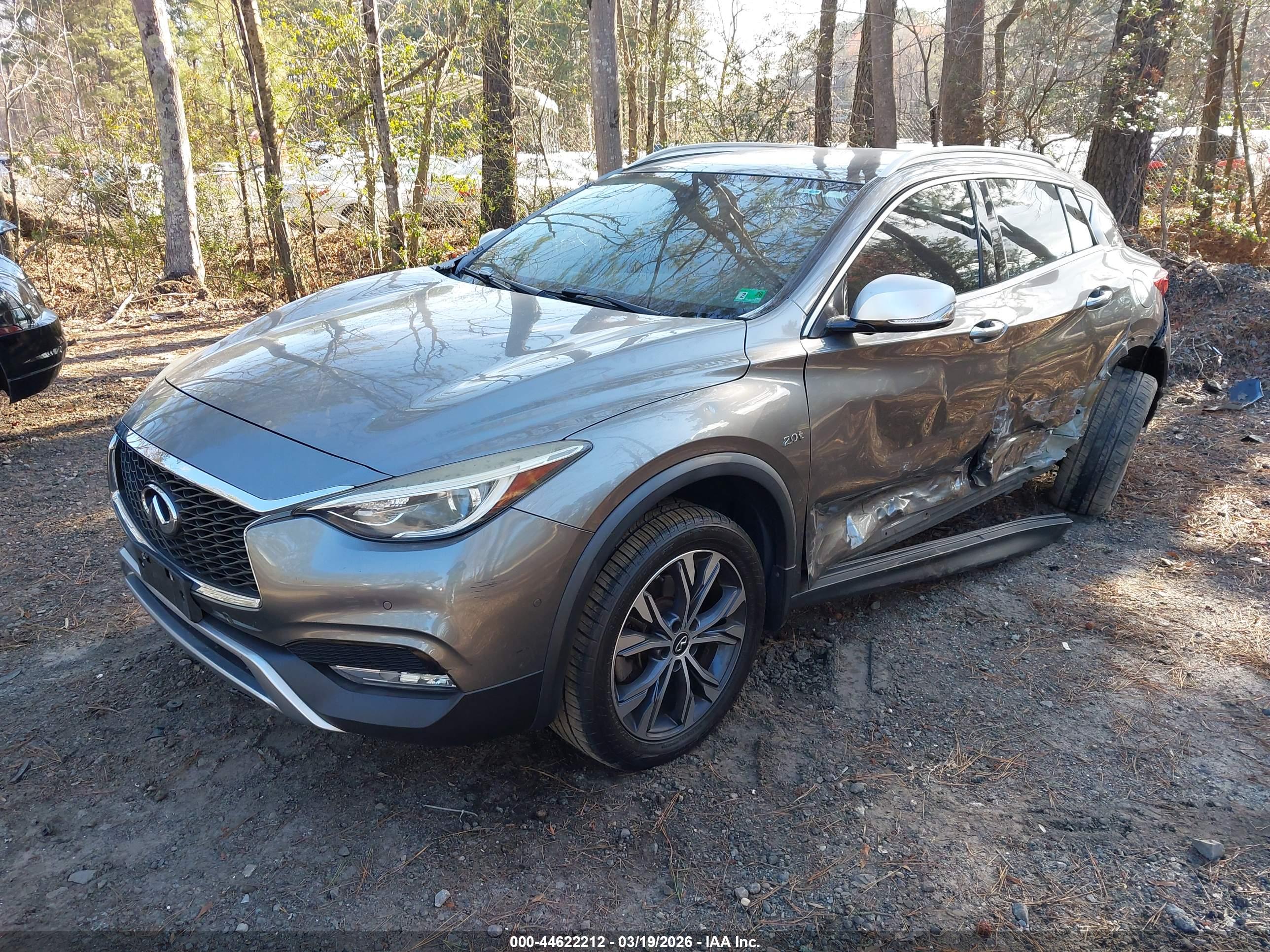 INFINITI QX30 image 2