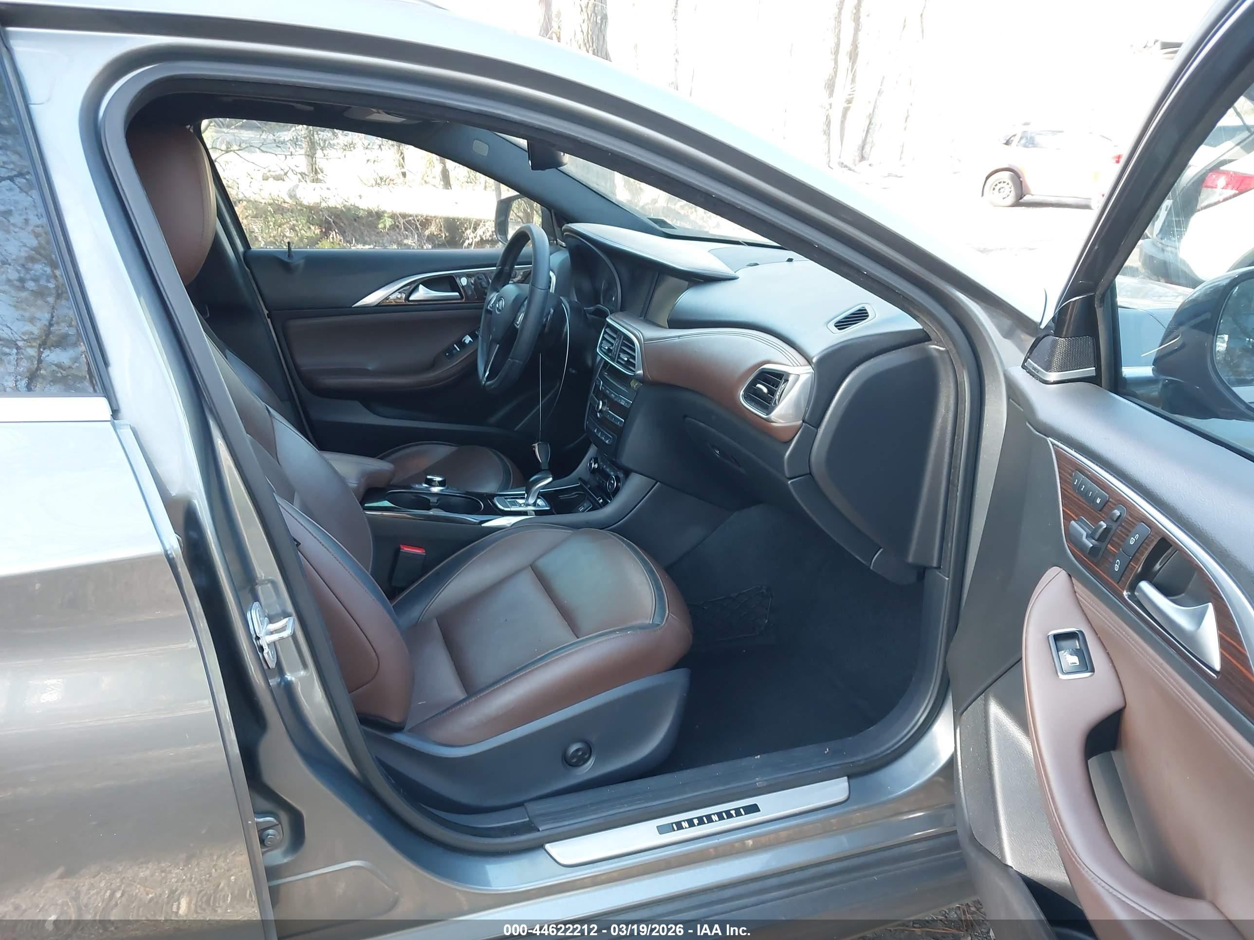 INFINITI QX30 image 5