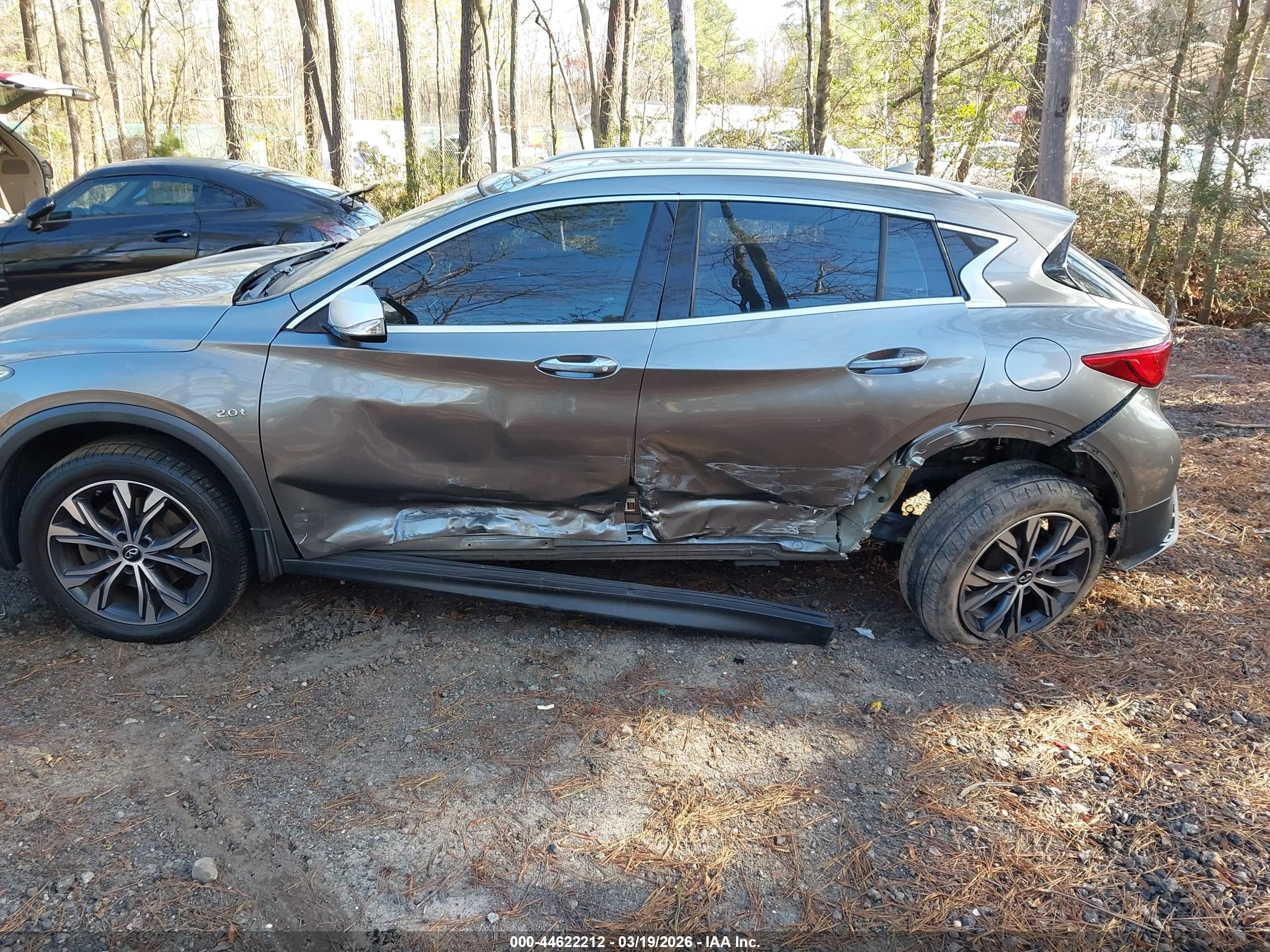 INFINITI QX30 image 6