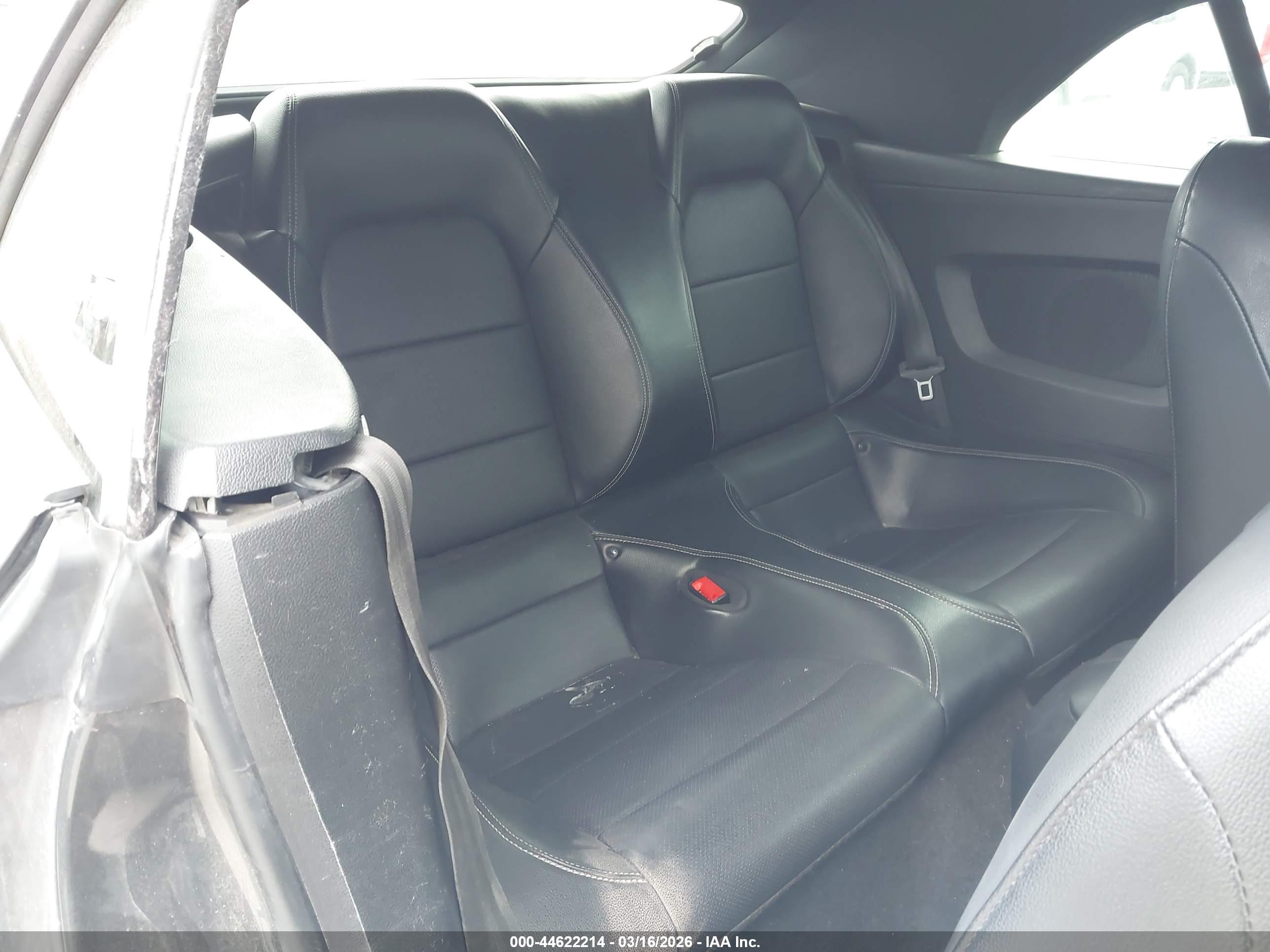 FORD MUSTANG image 8