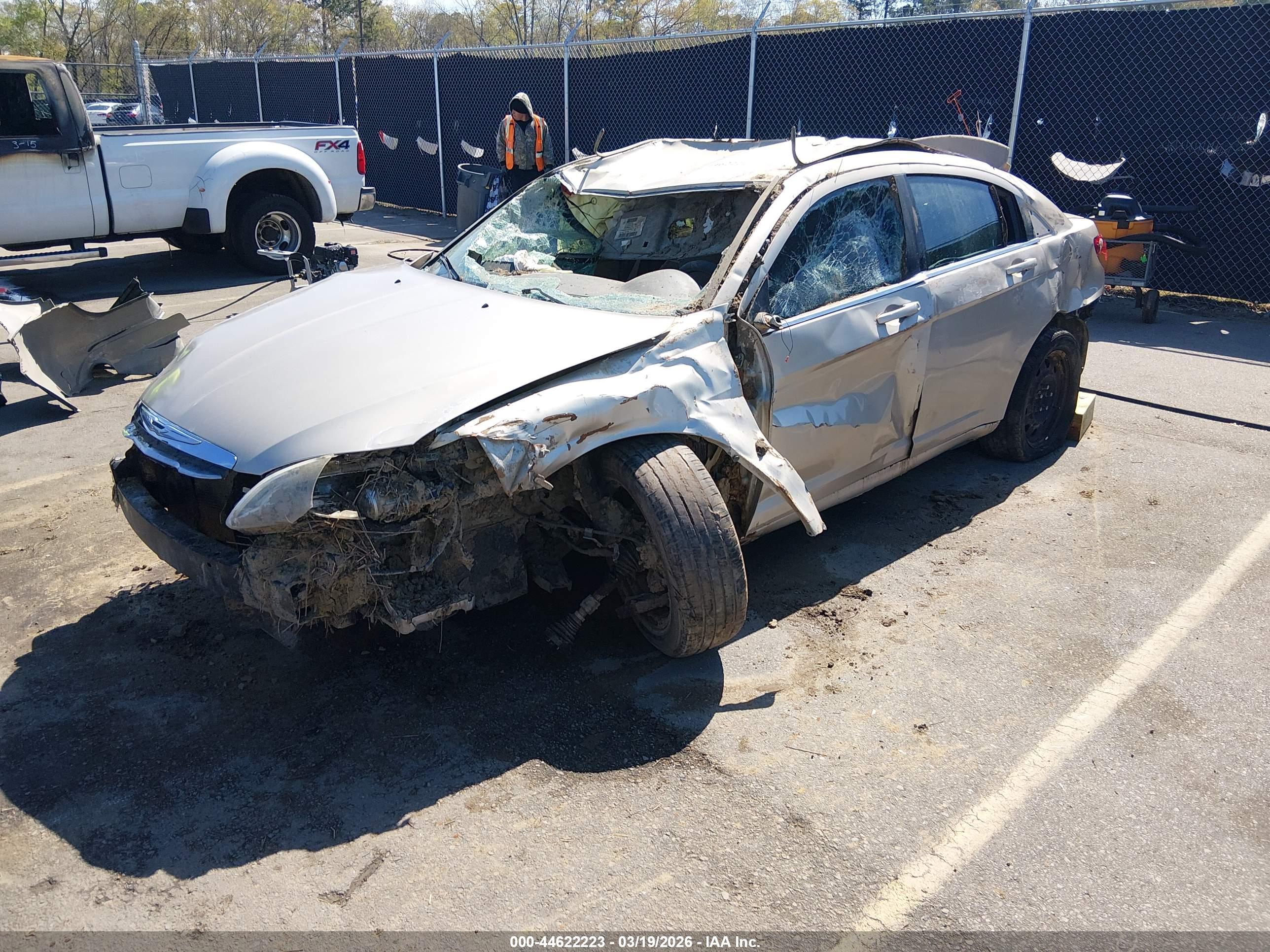 CHRYSLER 200 image 2
