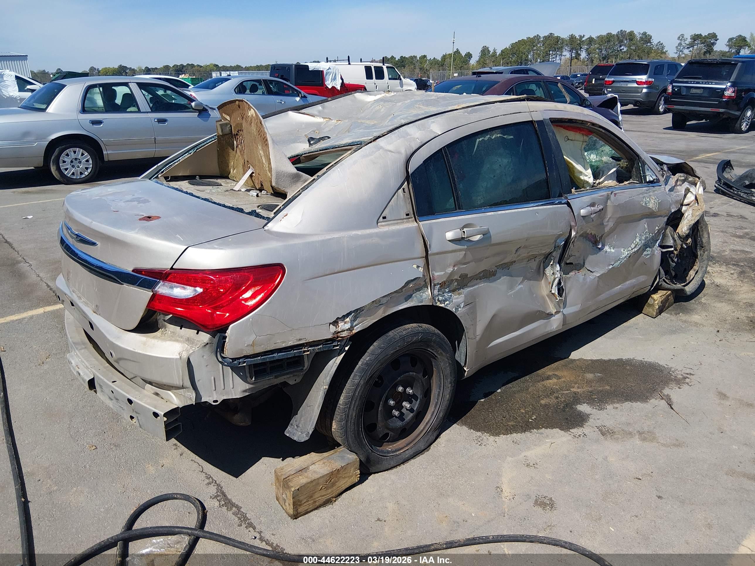 CHRYSLER 200 image 4